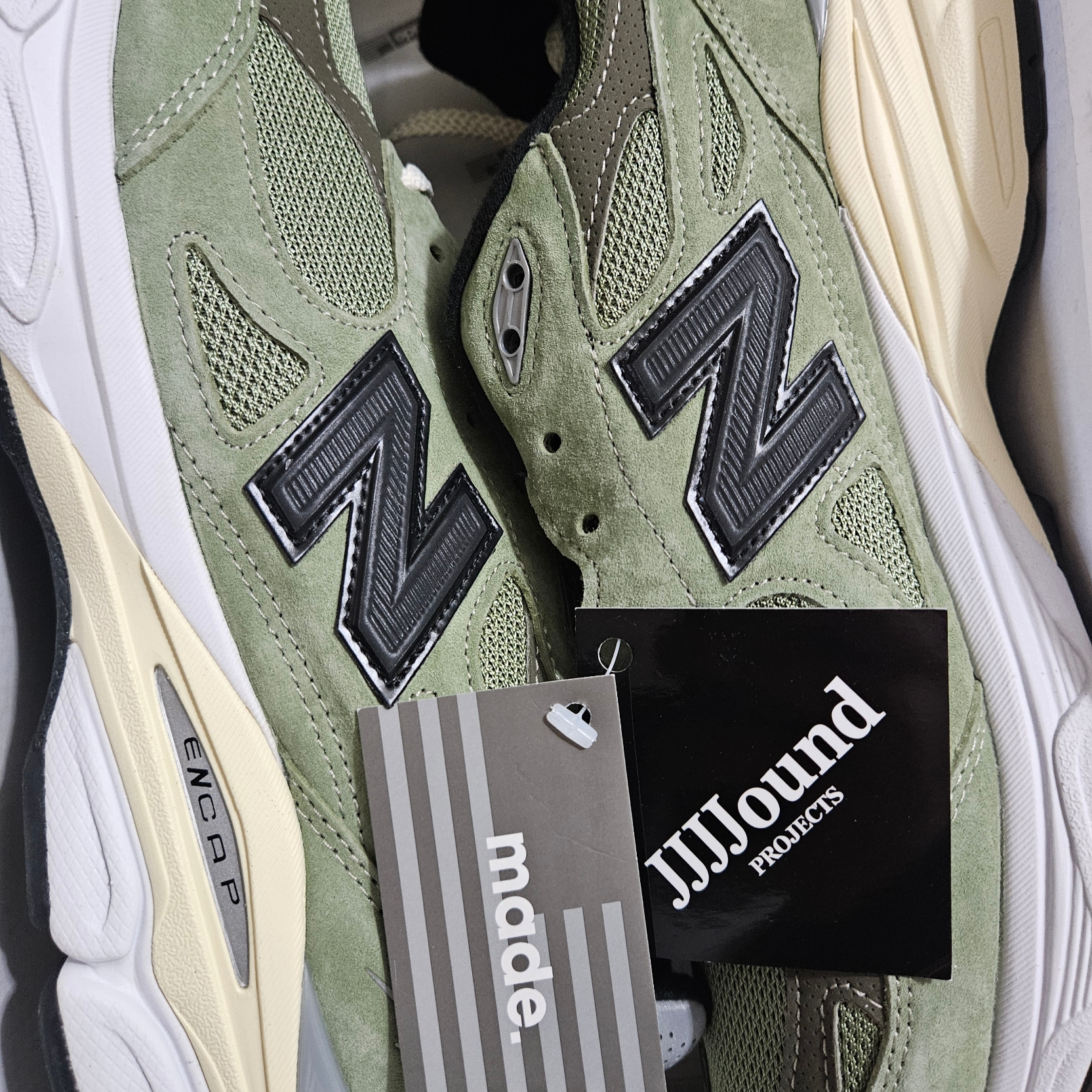 New Balance x JJJJound 990v3 Olive 착용 스타일 - 2