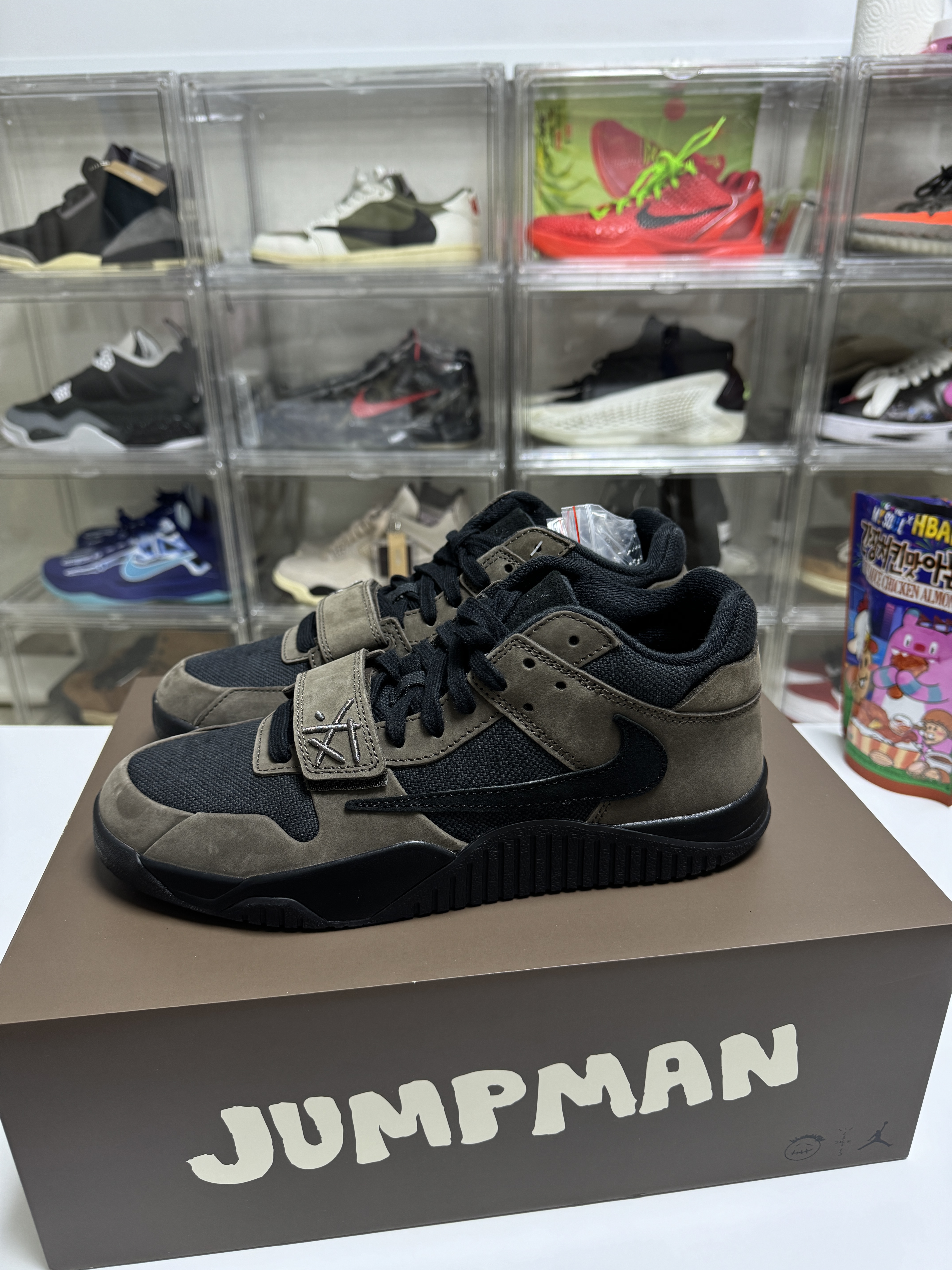 Jordan x Travis Scott Jumpman Jack TR Black and Dark Mocha 착용 스타일