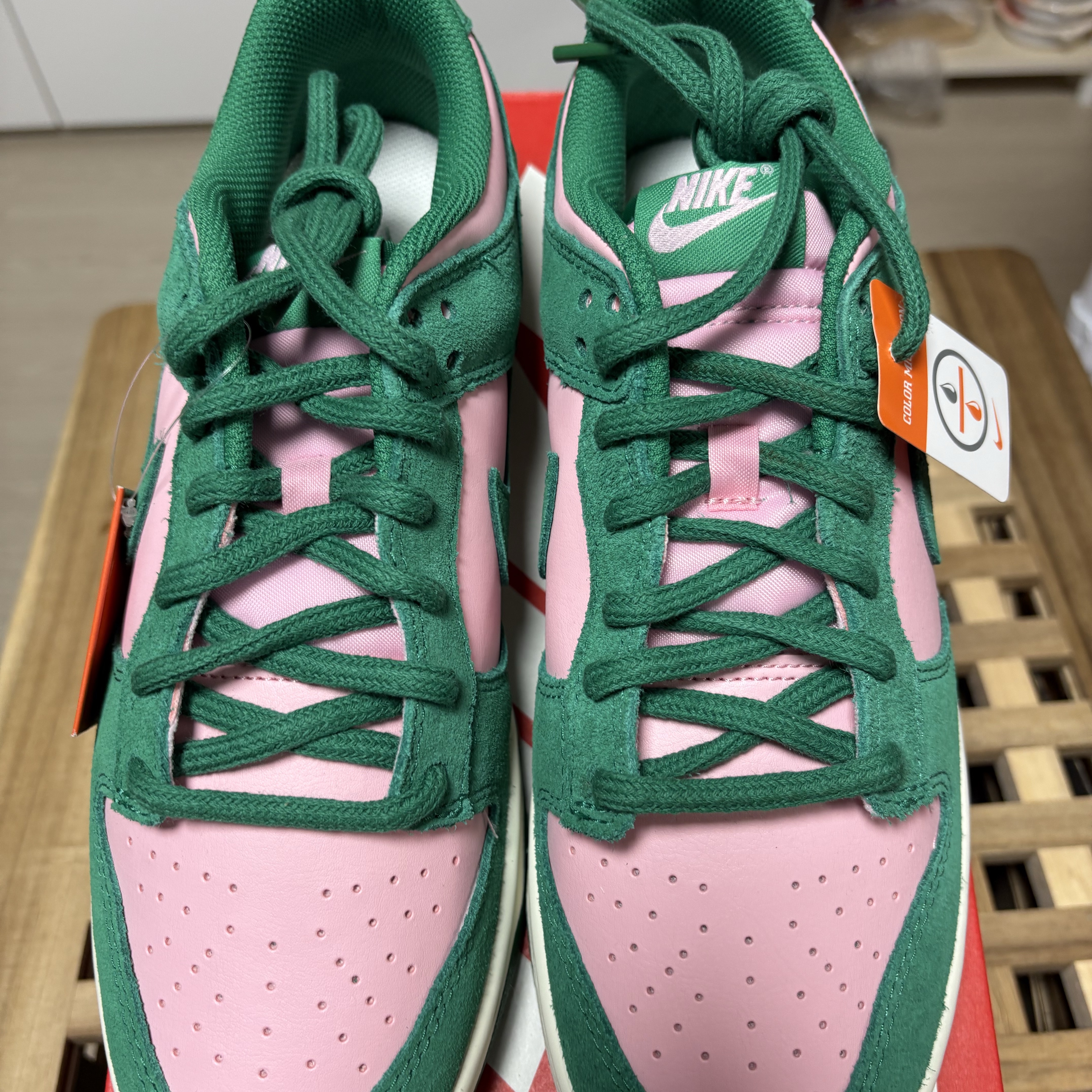 Nike Dunk Low Retro SE Medium Soft Pink Malachite 착용 스타일 - 4
