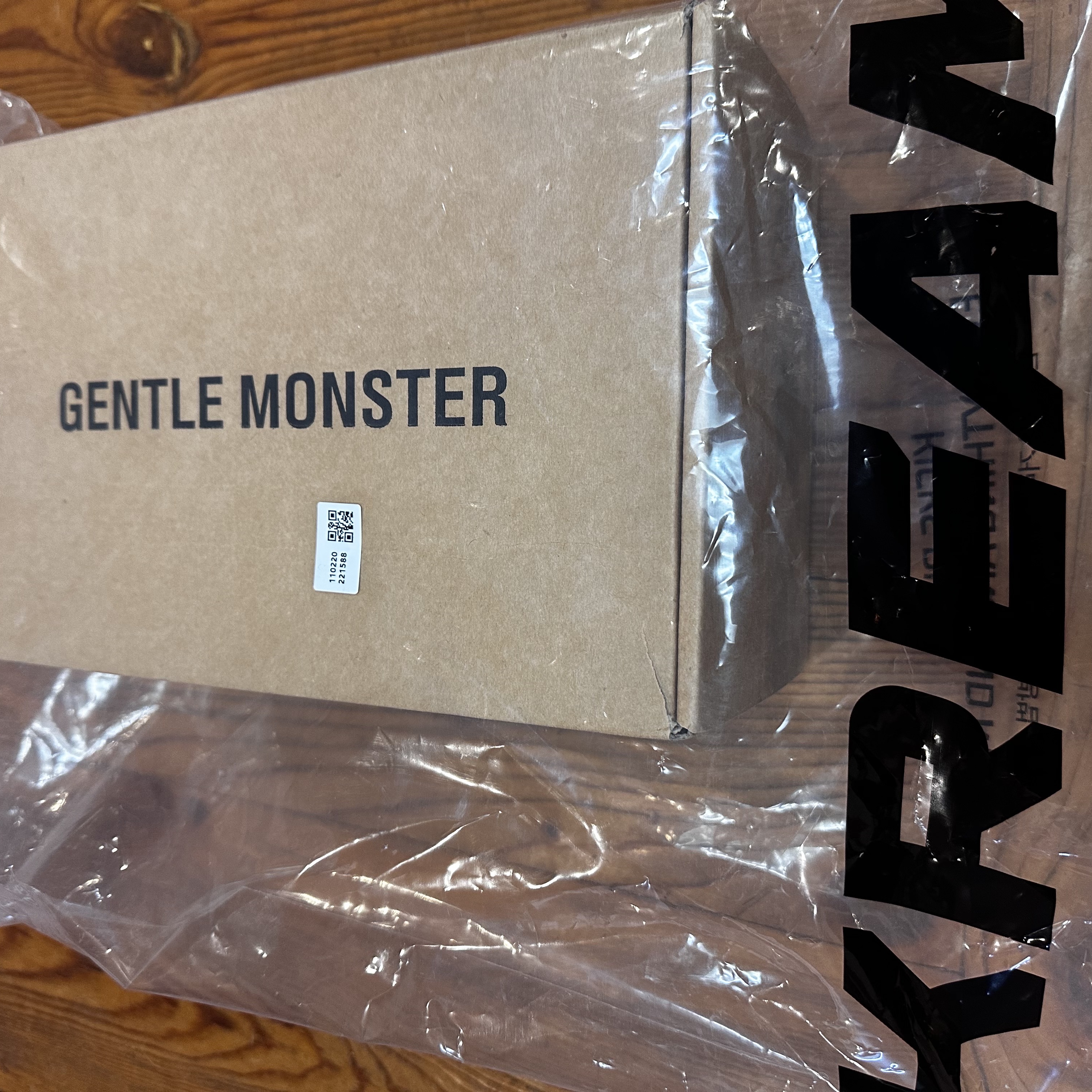 Gentle Monster x Maison Margiela MM009 Clear Black Gradient 착용 스타일 - 1