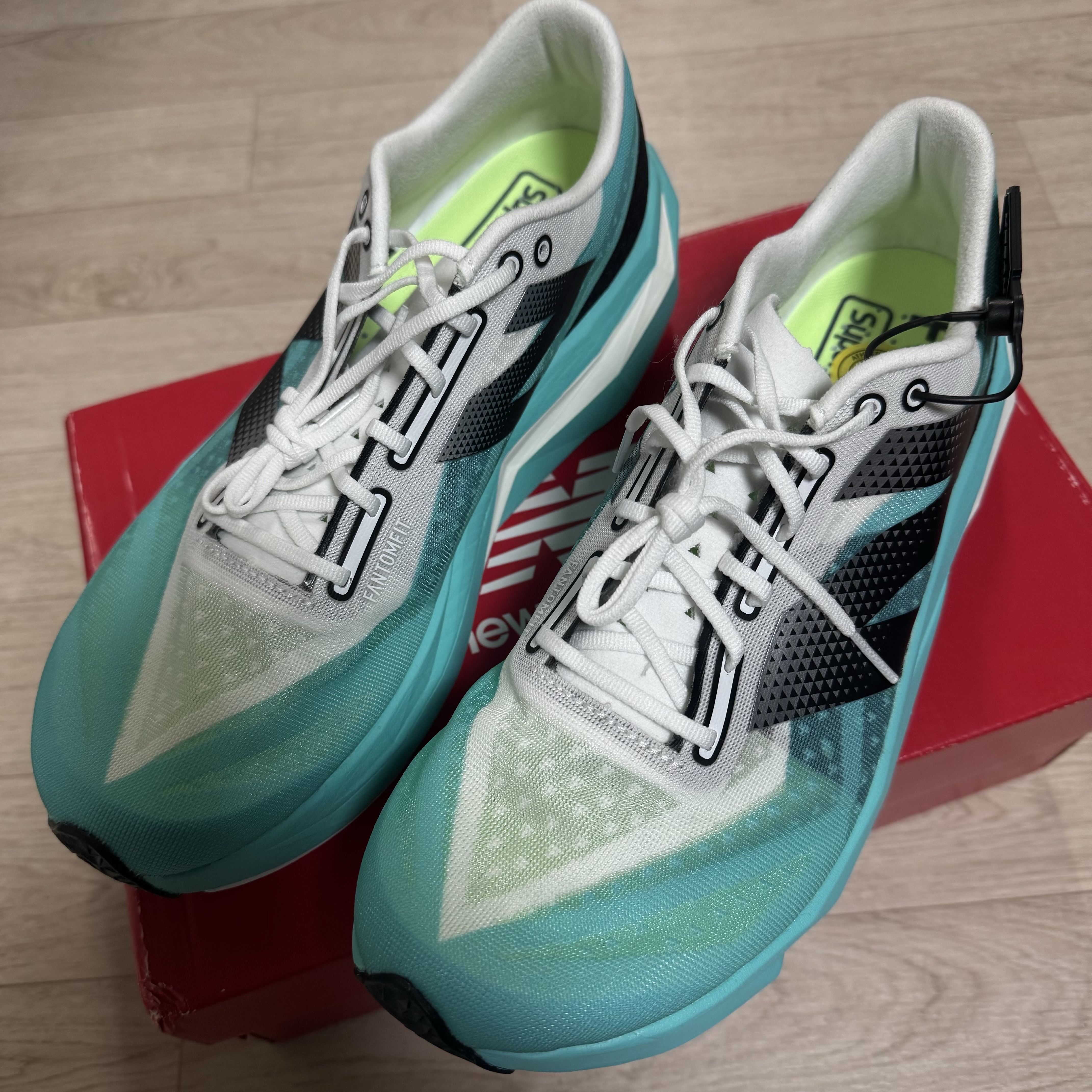New Balance Fuelcell Supercomp Elite v4 Cyber Jade White - D Standard 착용 스타일 - 1