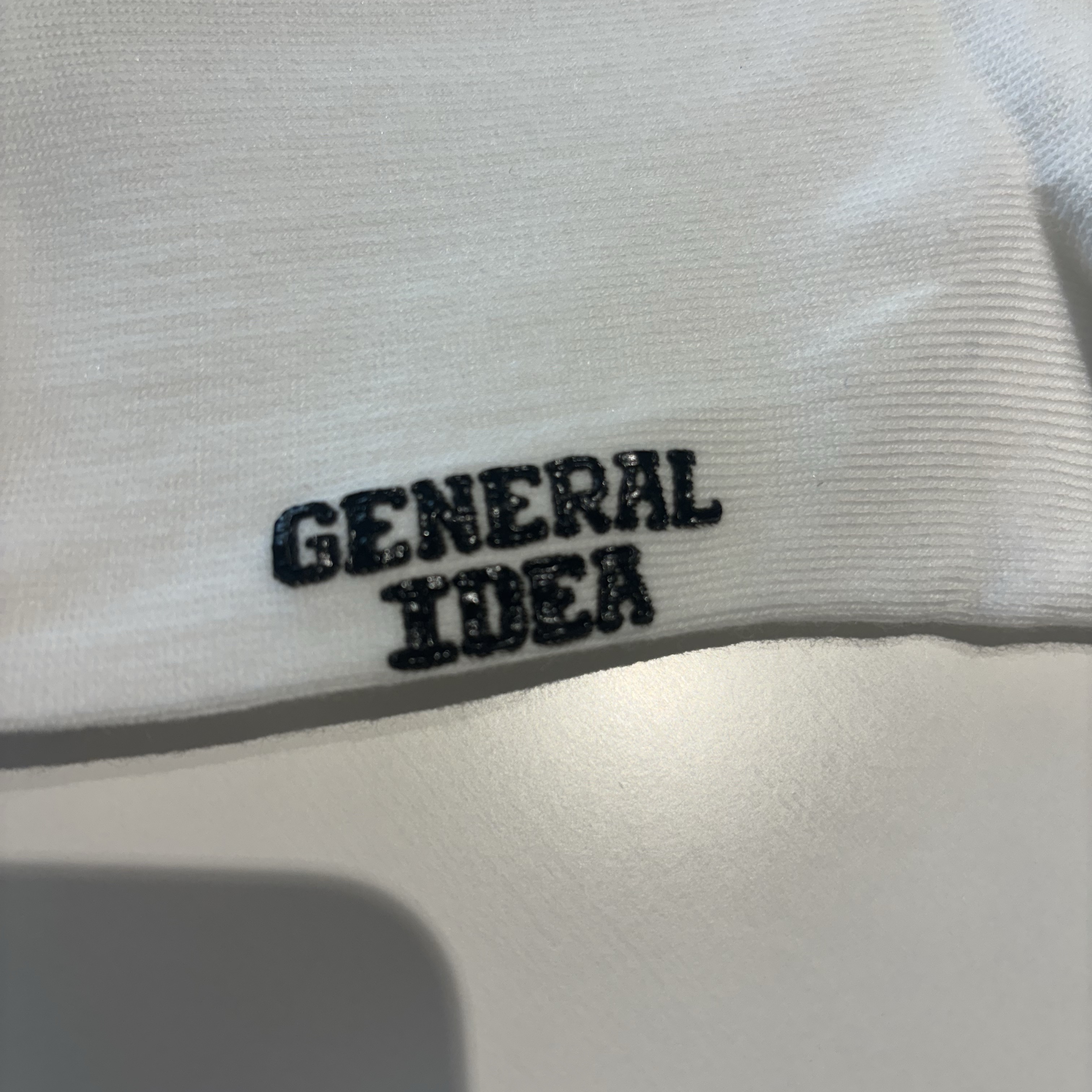 General Idea Unisex Board Crew Socks White 착용 스타일 - 2