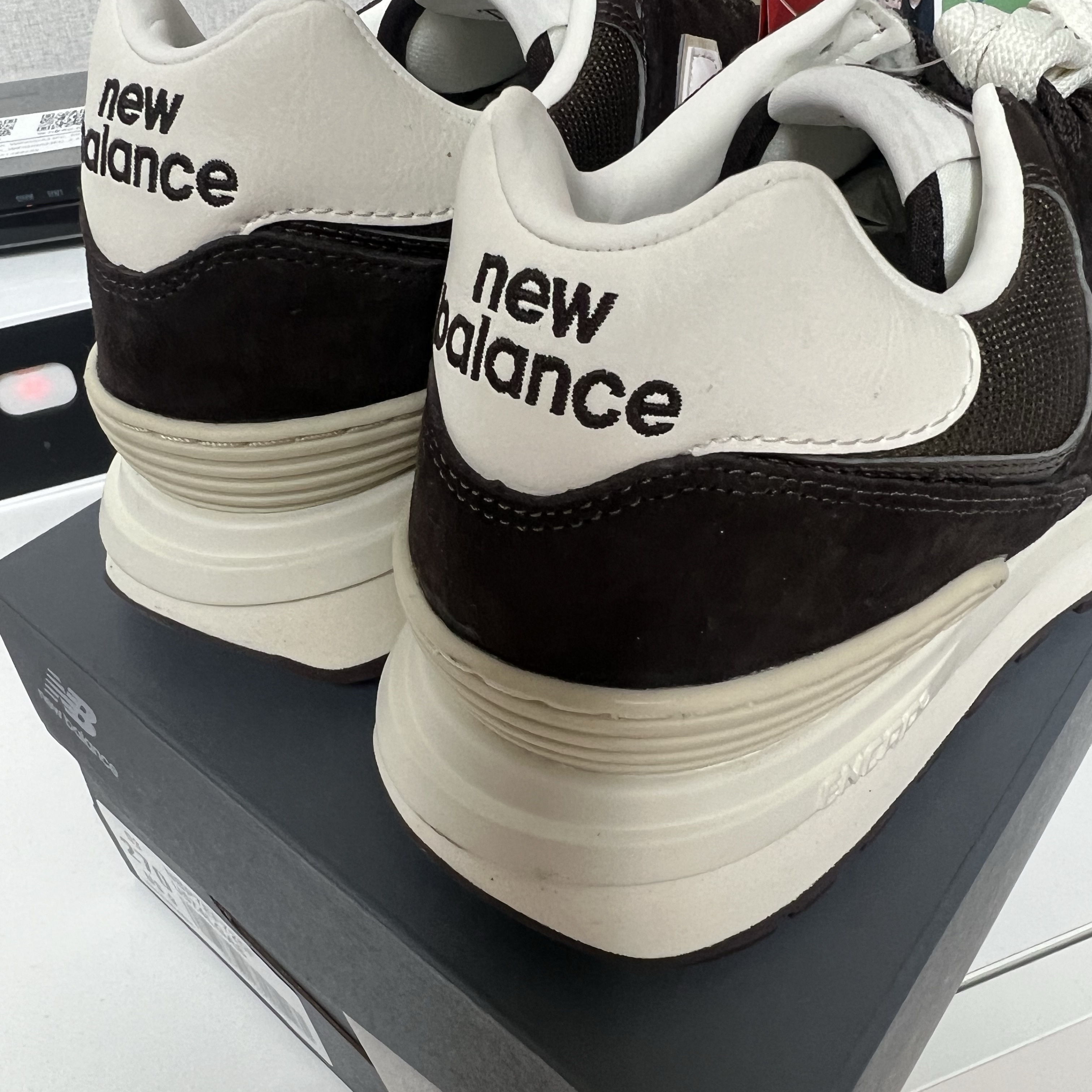 New Balance 574 Legacy Brown 착용 스타일 - 3