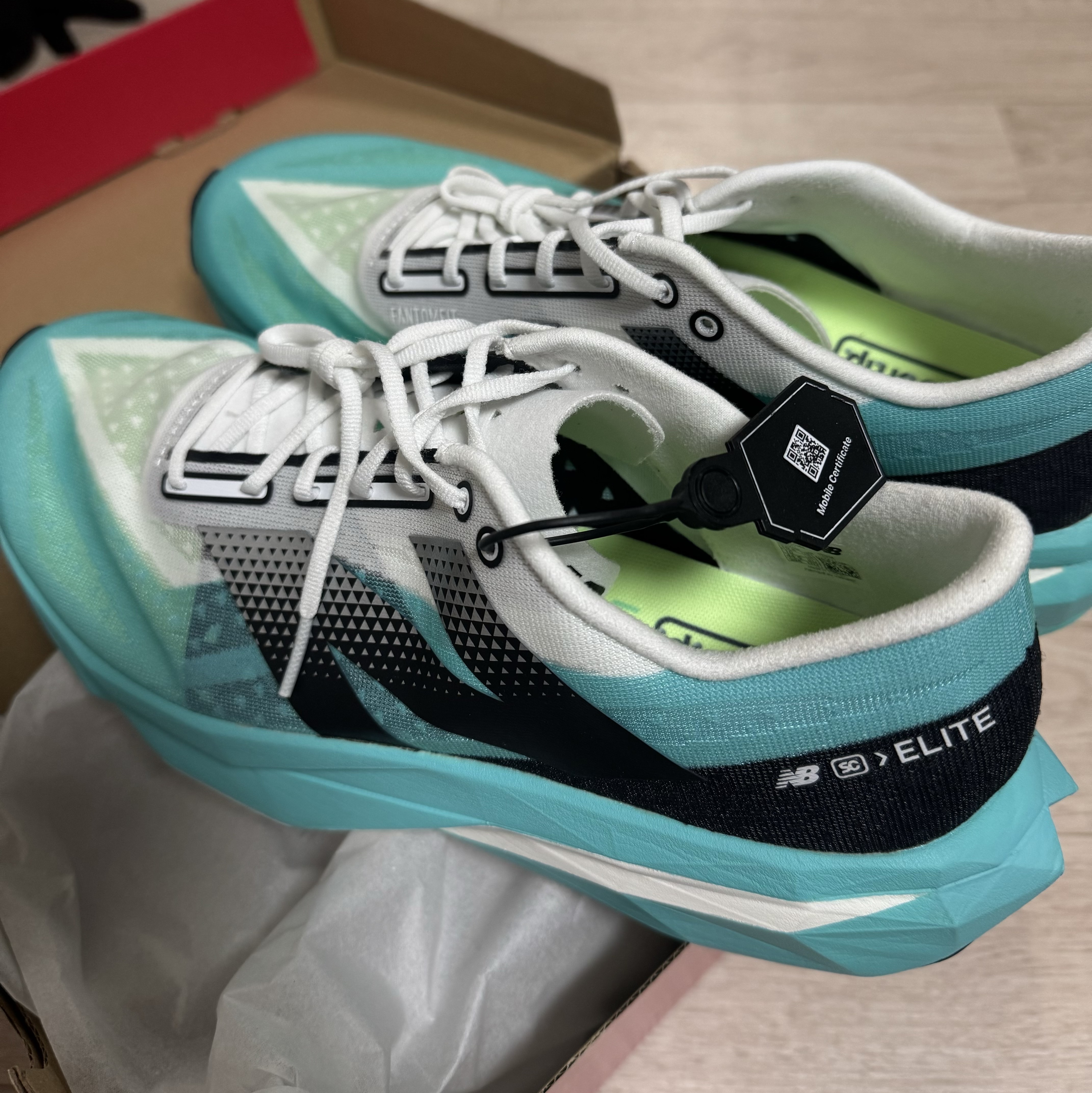 New Balance Fuelcell Supercomp Elite v4 Cyber Jade White - D Standard 착용 스타일 - 2