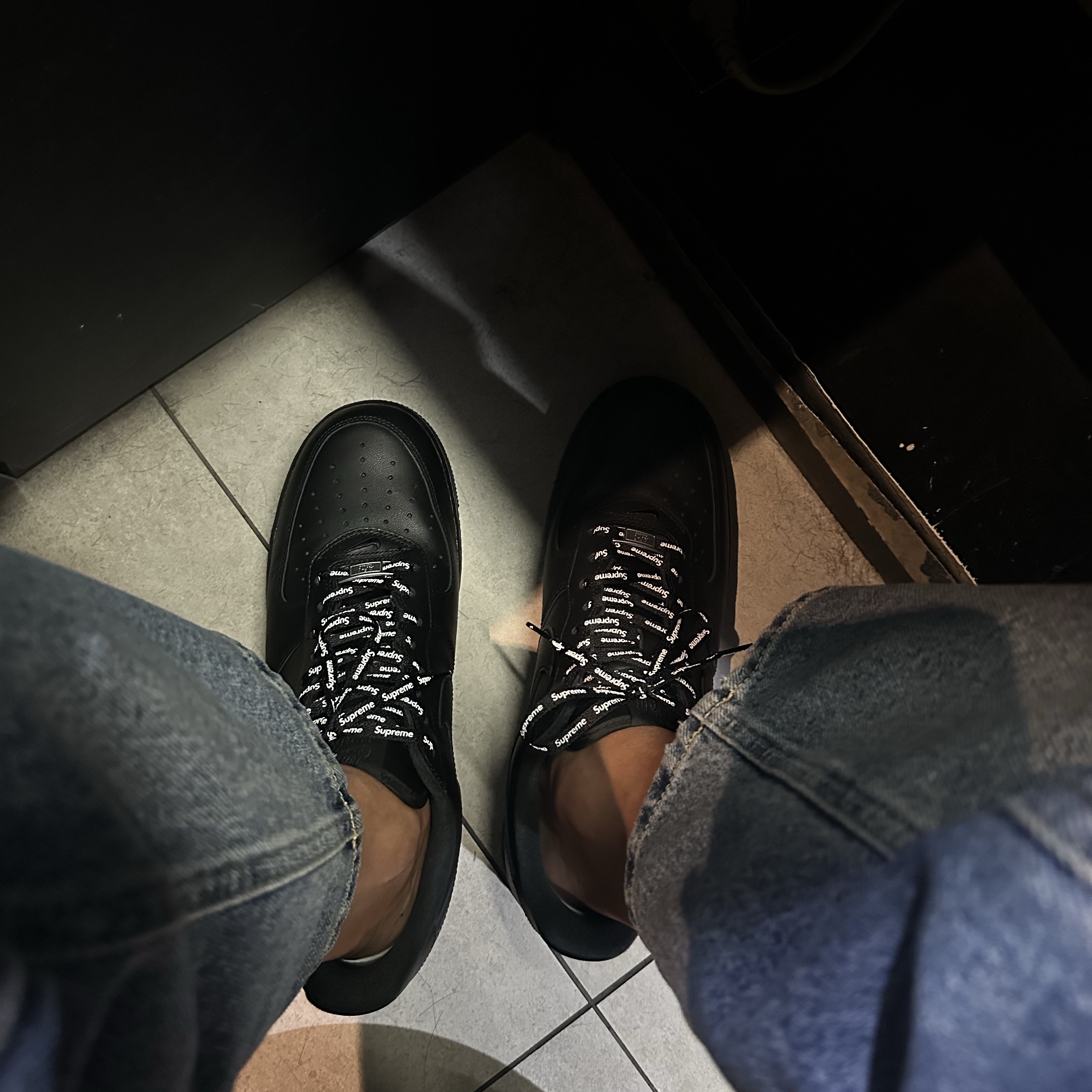 Nike x Supreme Air Force 1 Low Black 착용 스타일