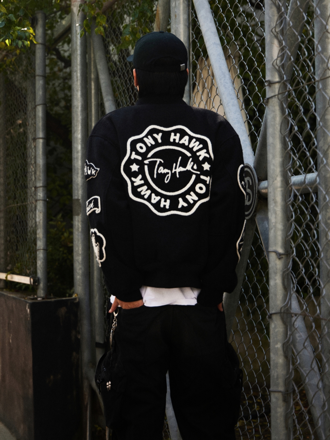 TONY HAWK Wool Applique Varsity Jacket Black 착용 스타일 - 2