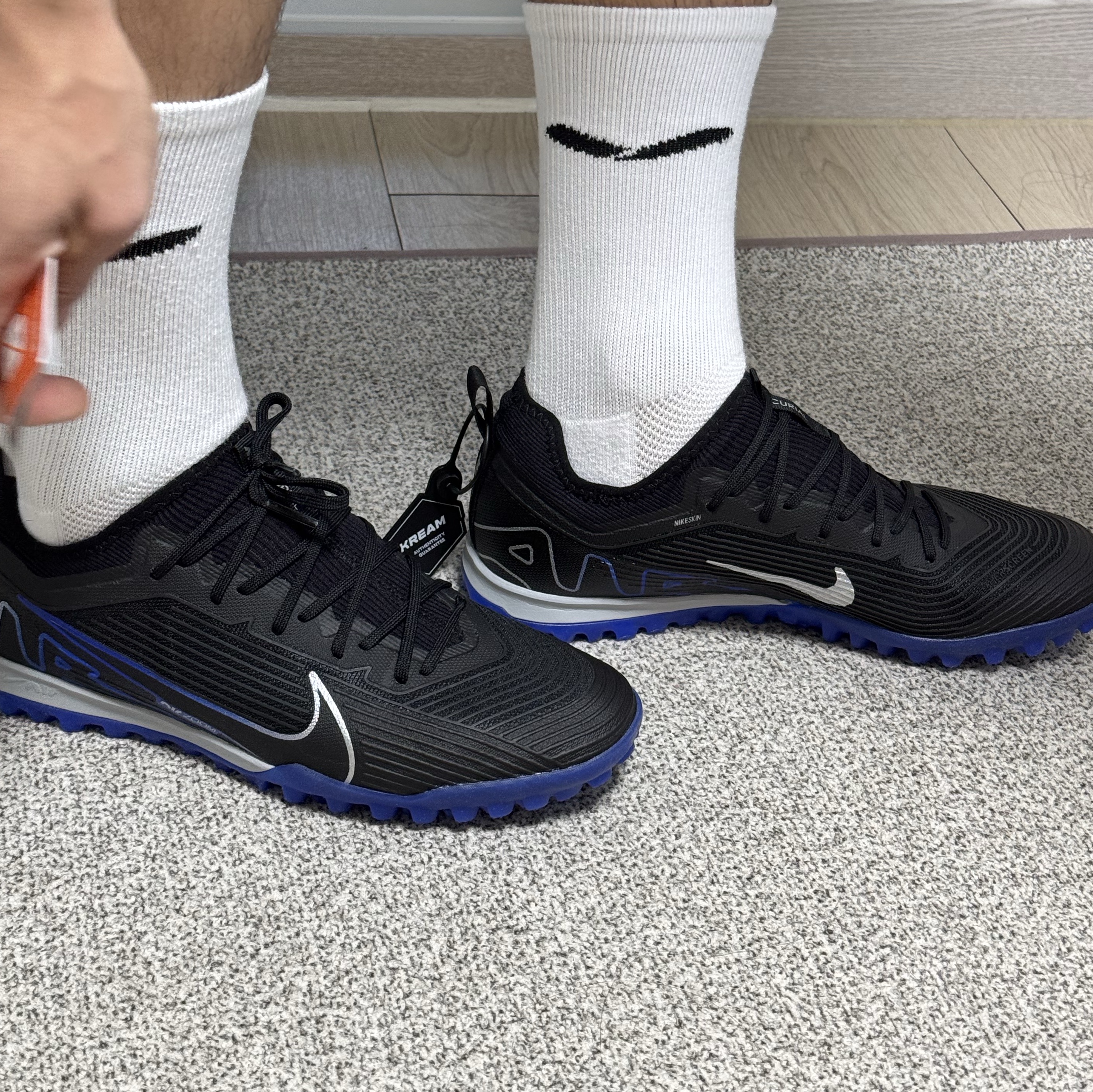 Nike Zoom Mercurial Vapor 15 Pro TF Black Hyper Royal 착용 스타일