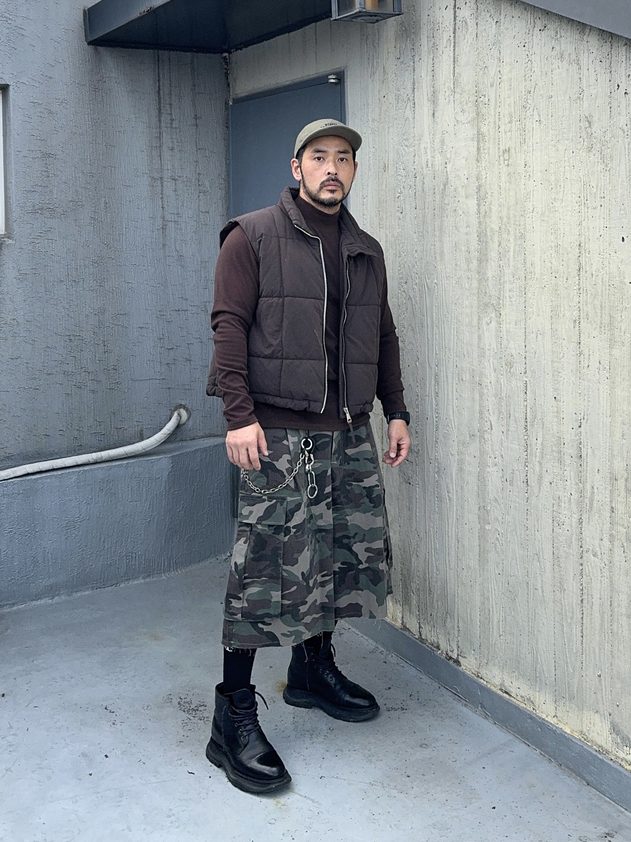Undermycar Mu.44 Anti Fxxking Logo Play Big Cargo Camo Shorts Camo Khaki 착용 스타일 - 4
