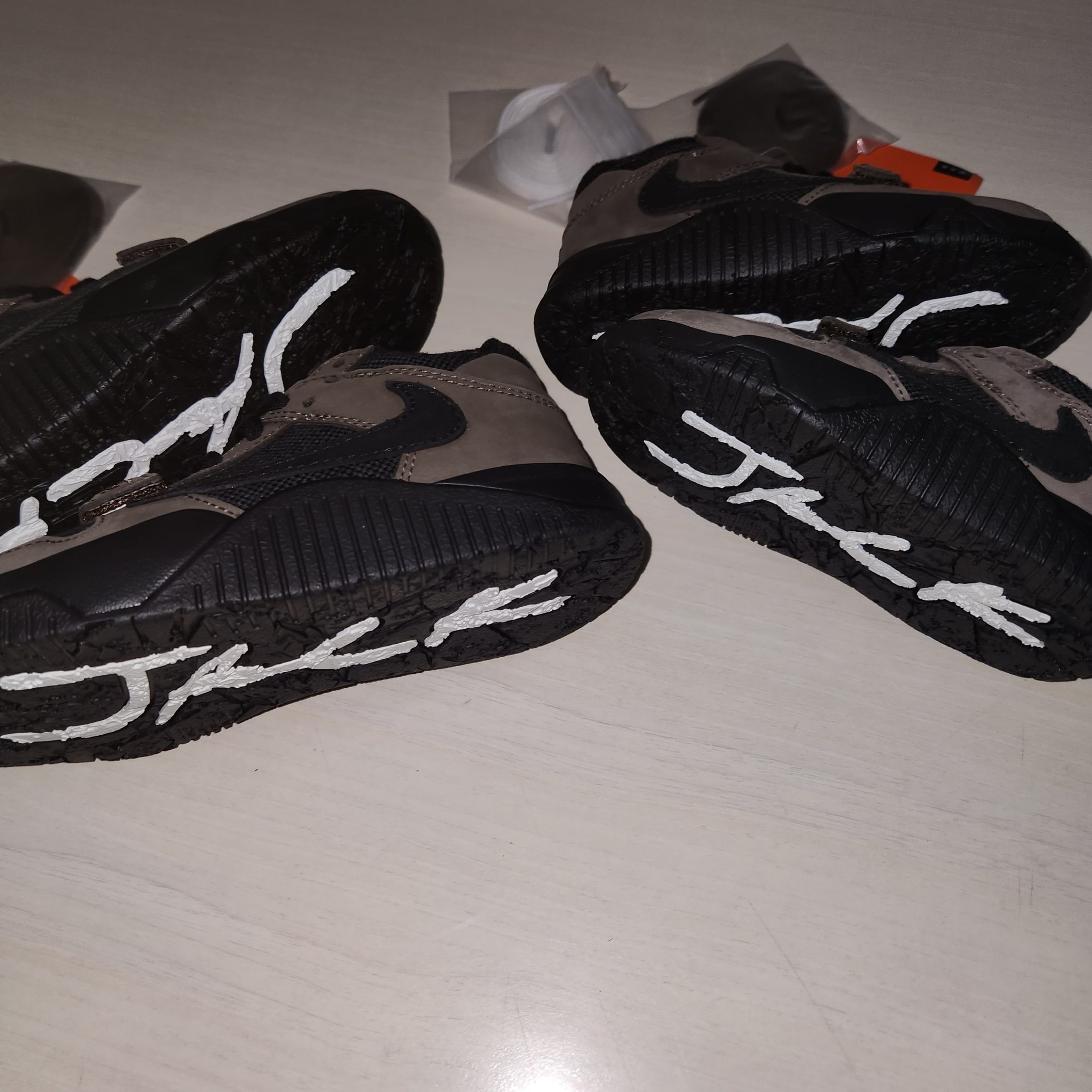 (TD) Jordan x Travis Scott Jumpman Jack TR Black and Dark Mocha, Jordan x Travis Scott Jumpman Jack TR Black and Dark Mocha 착용 스타일 - 1