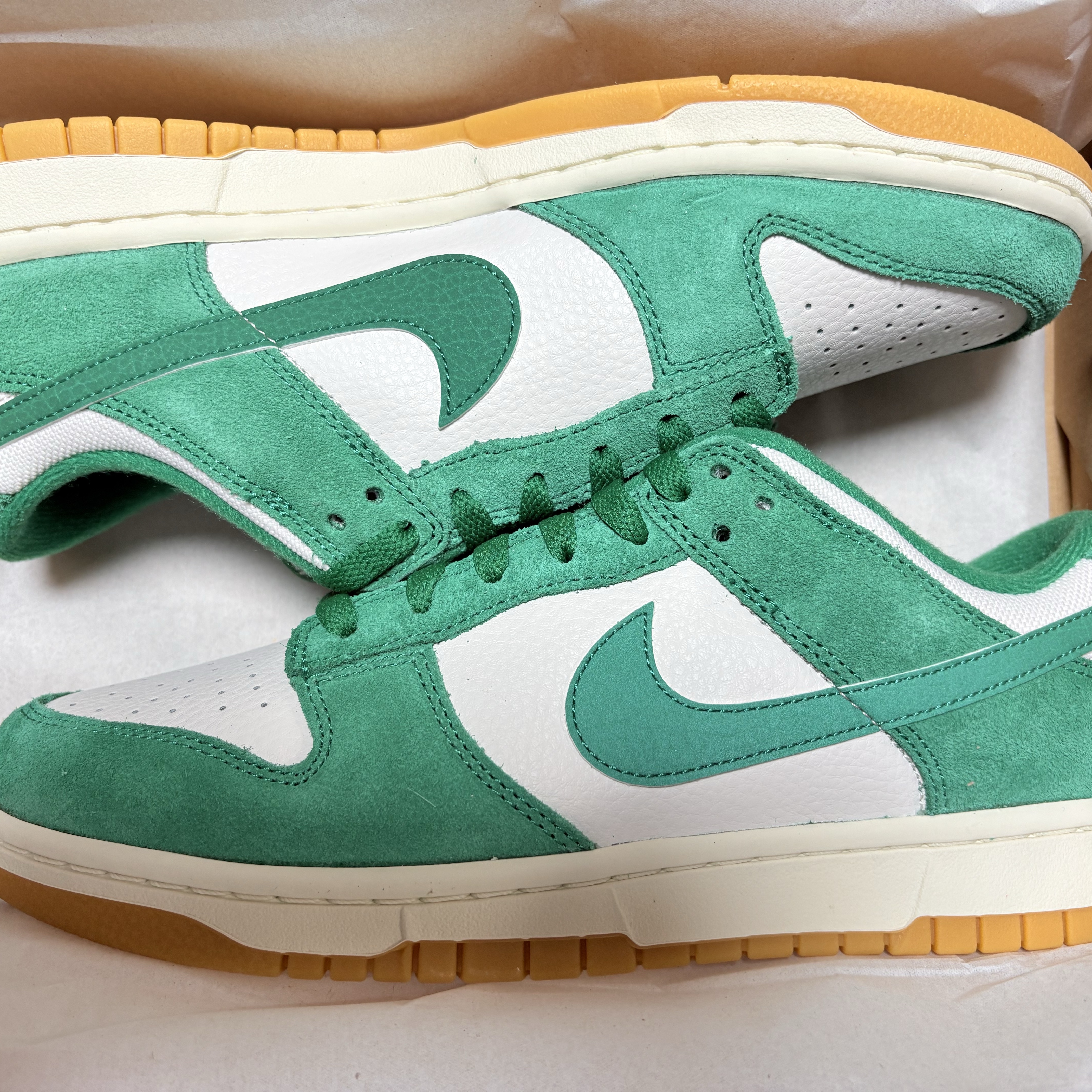 Nike Dunk Low SE Phantom Malachite 착용 스타일 - 2