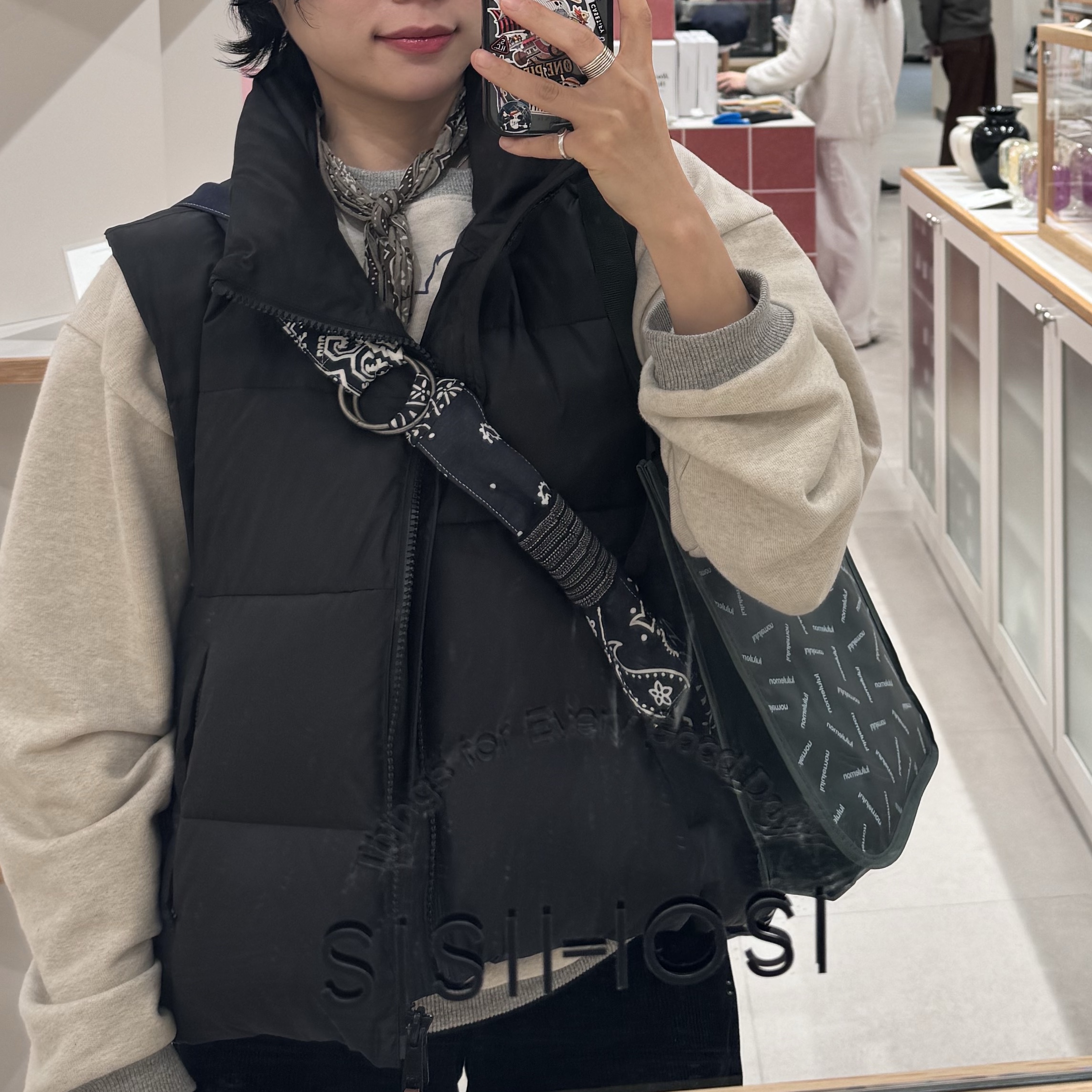 Kapital Ripstop Nylon Down Burger Keel Vest Black, Kapital Top Fleece Crew Sweatshirt Peckish Little Bear Patch Kinari Gray 착용 스타일
