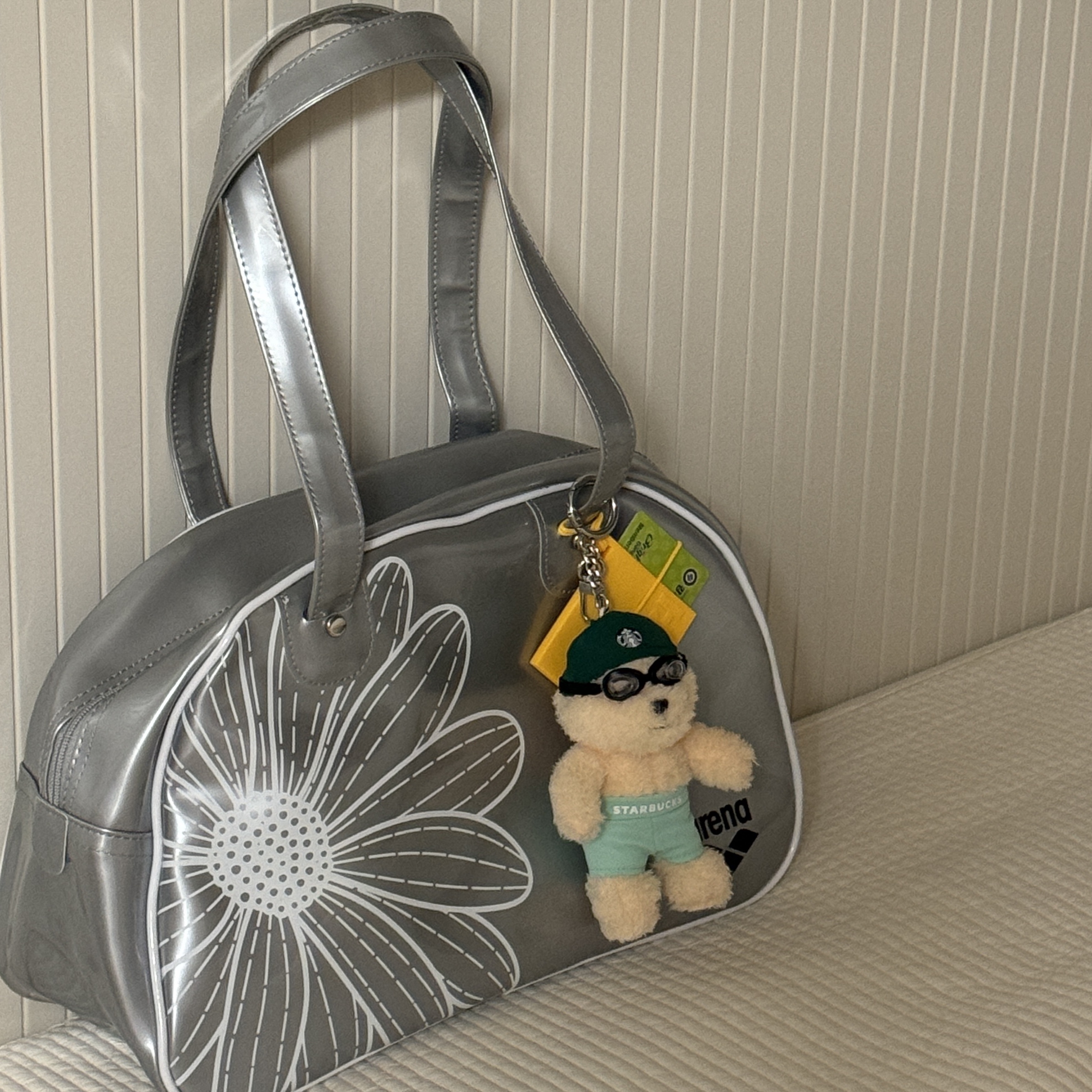 Starbucks Swimming Bearista Keychain 착용 스타일 - 2