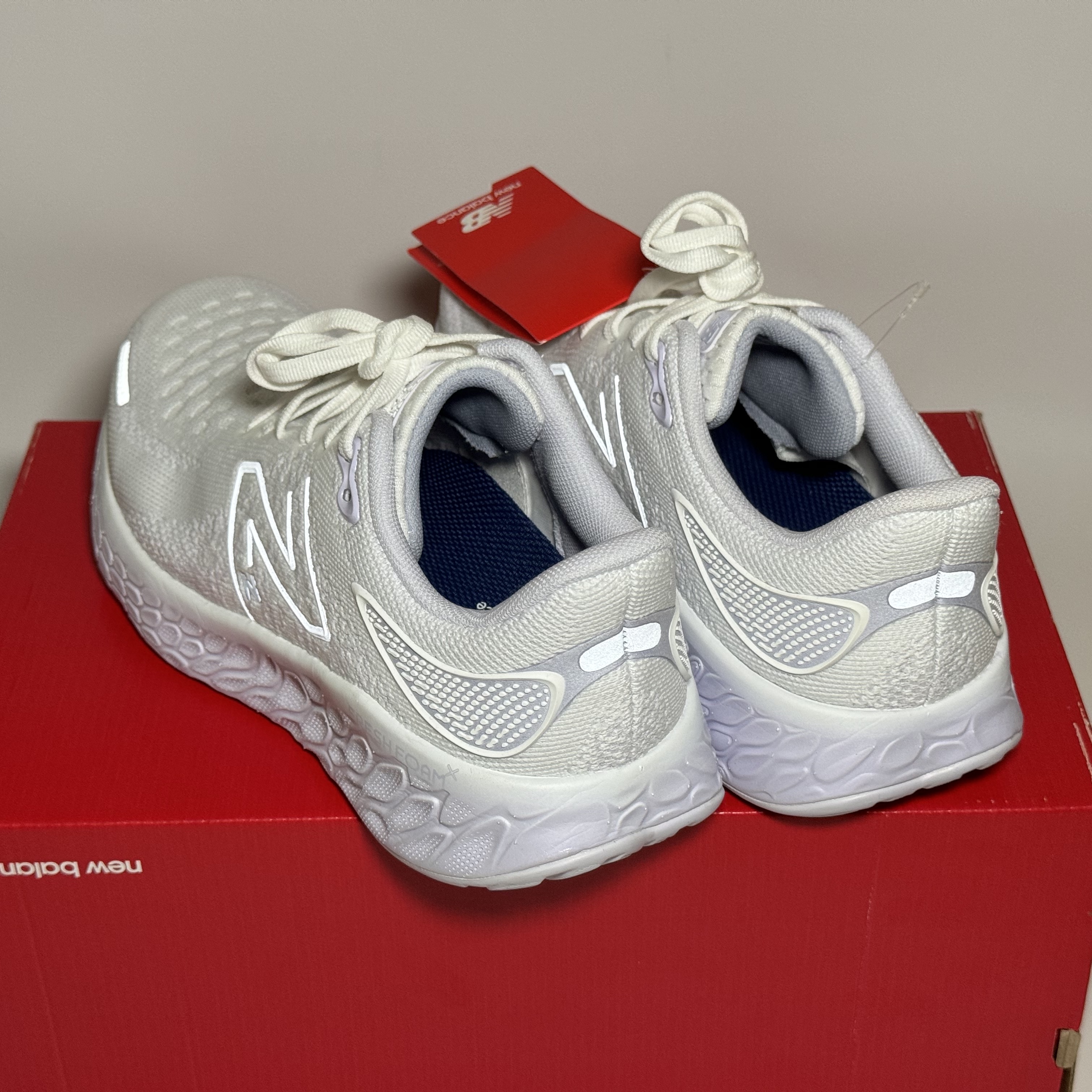 (W) New Balance Fresh Foam X 1080v12 White - 2E Extra Wide 착용 스타일 - 2