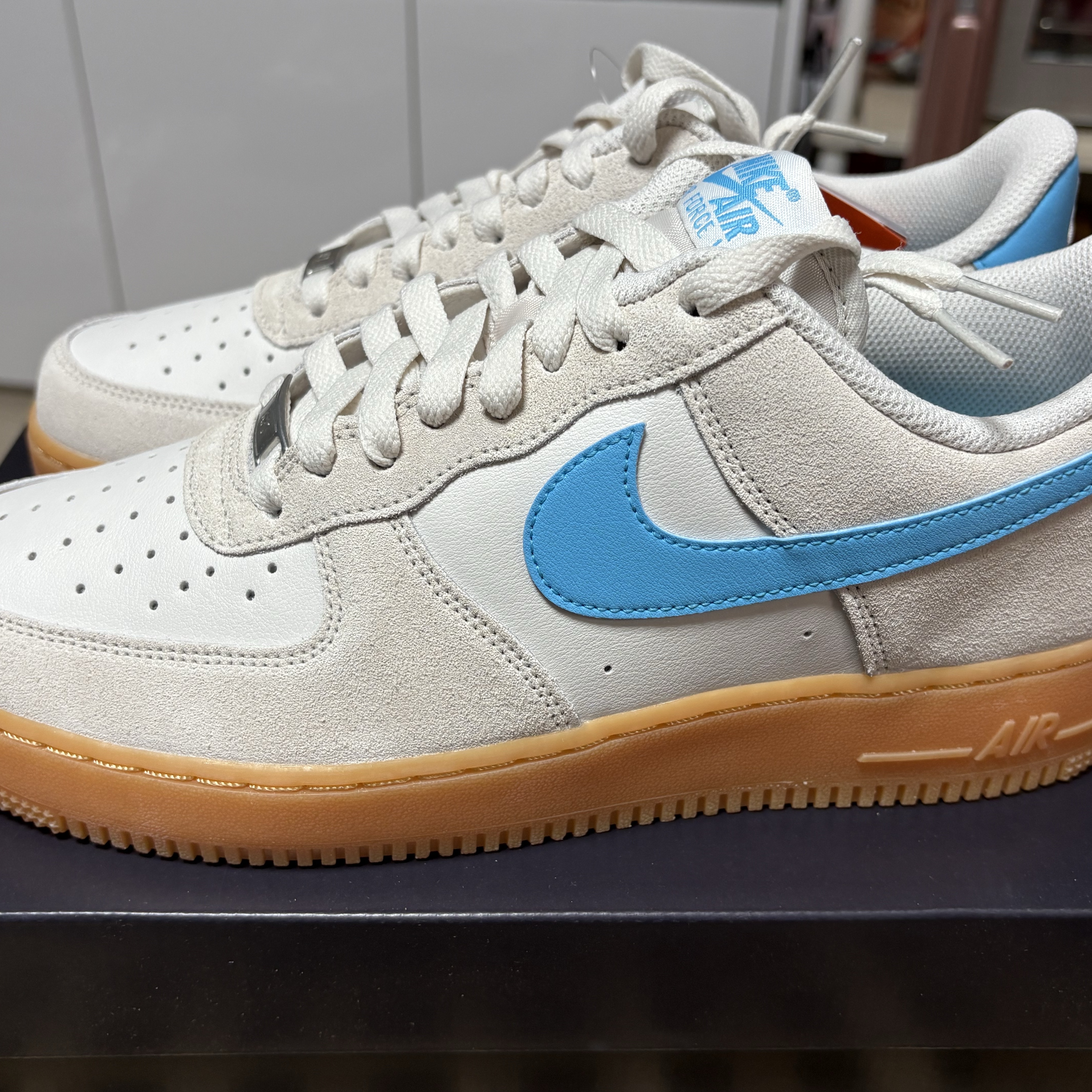 Nike Air Force 1 '07 LV8 Phantom Baltic Blue 착용 스타일 - 1