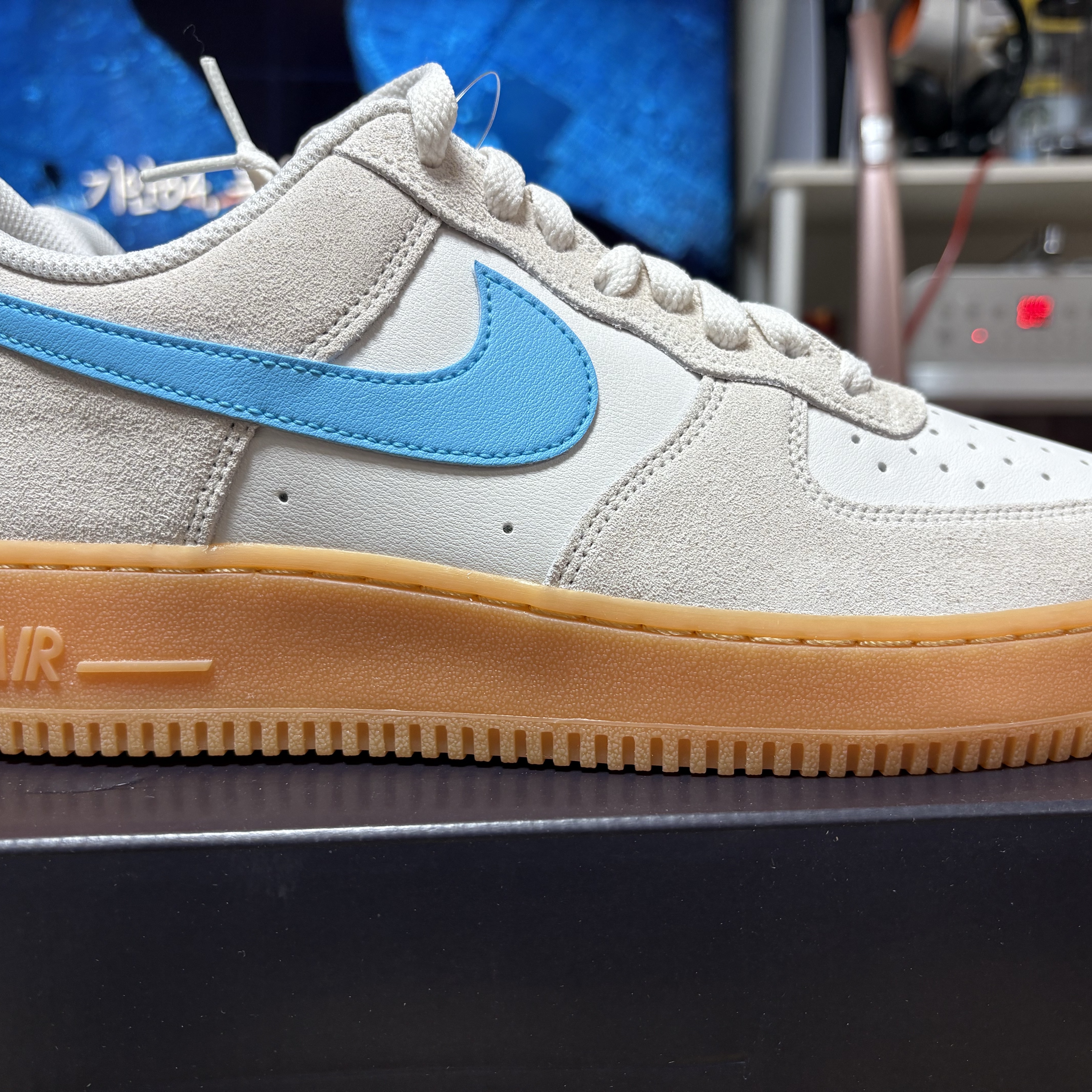 Nike Air Force 1 '07 LV8 Phantom Baltic Blue 착용 스타일 - 3