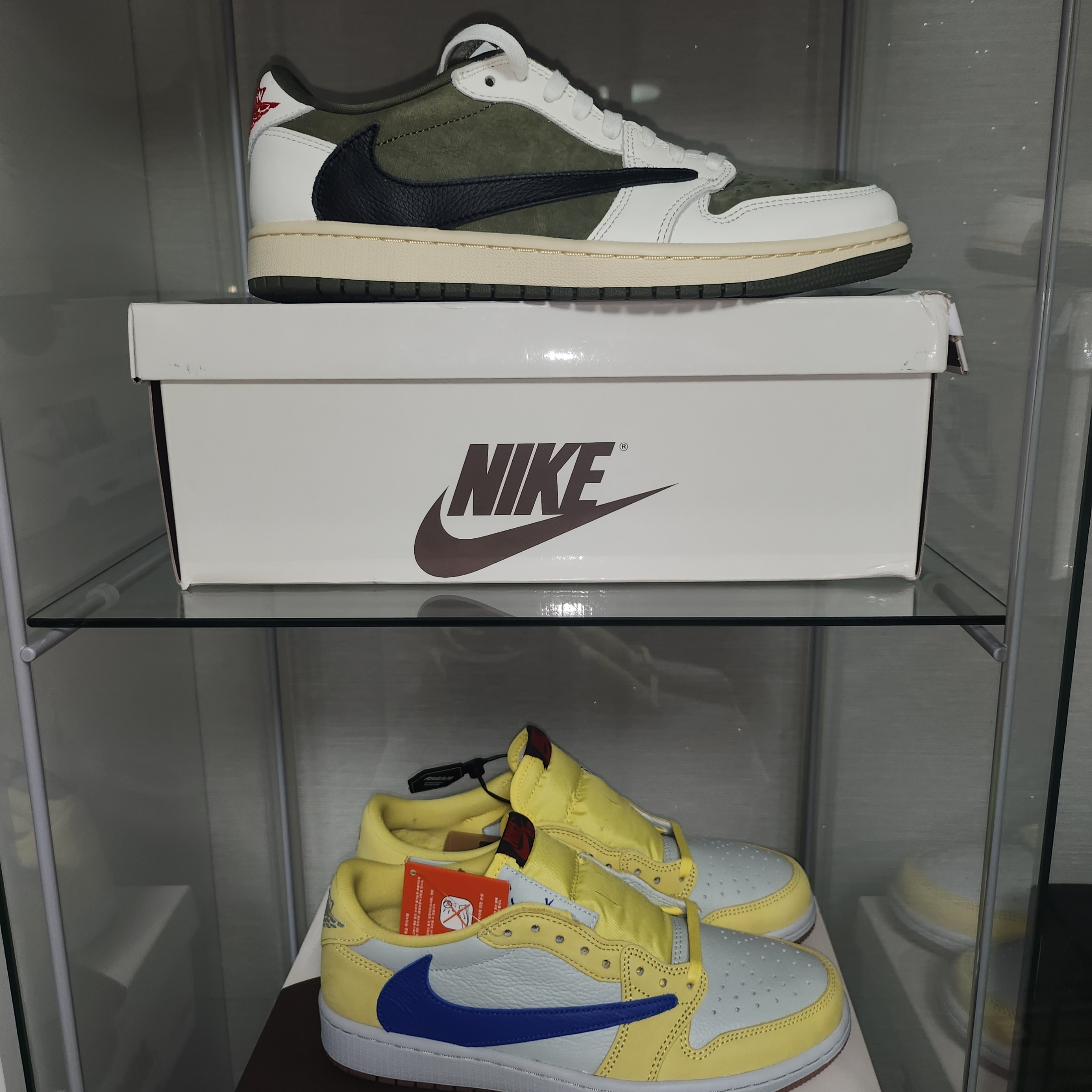 (W) Jordan 1 x Travis Scott Retro Low OG SP Canary 착용 스타일 - 3