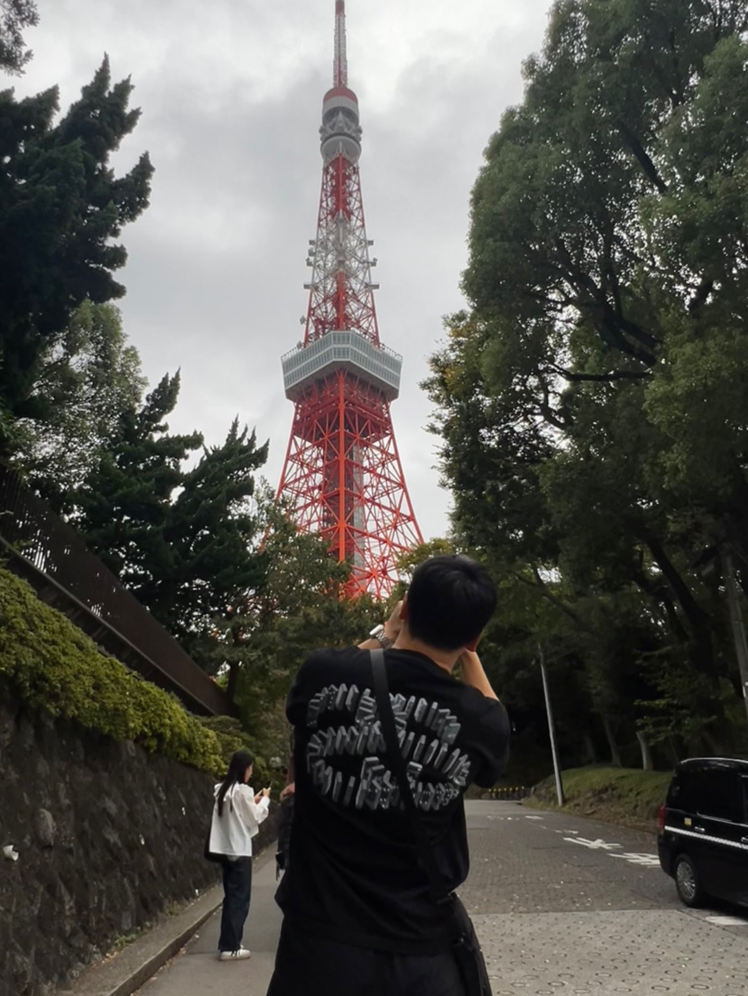 Stussy Dominoes T-Shirt Black, Maison Margiela Stitch Crossbody Bag Black 착용 스타일