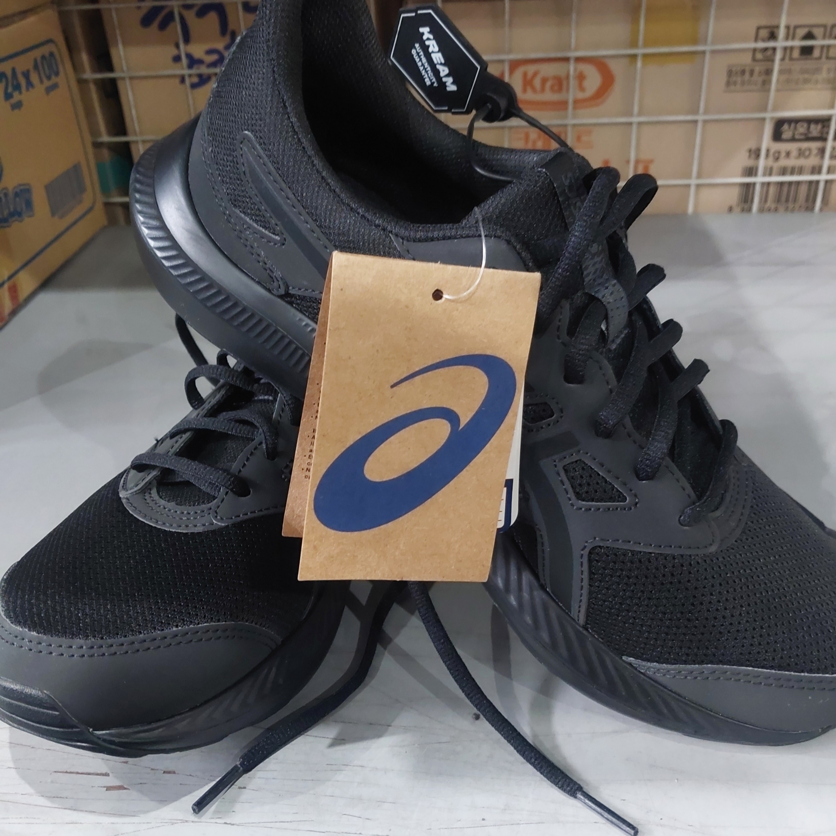 Asics Jolt 4 Black - 4E Extra Wide 착용 스타일