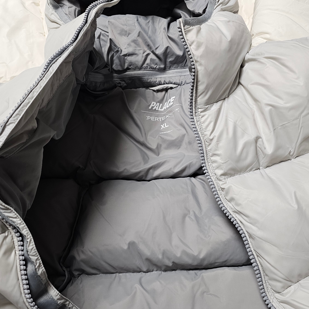 Palace Pertex Opaque Balaclava Puffa Concrete Grey - 24FW 착용 스타일 - 3