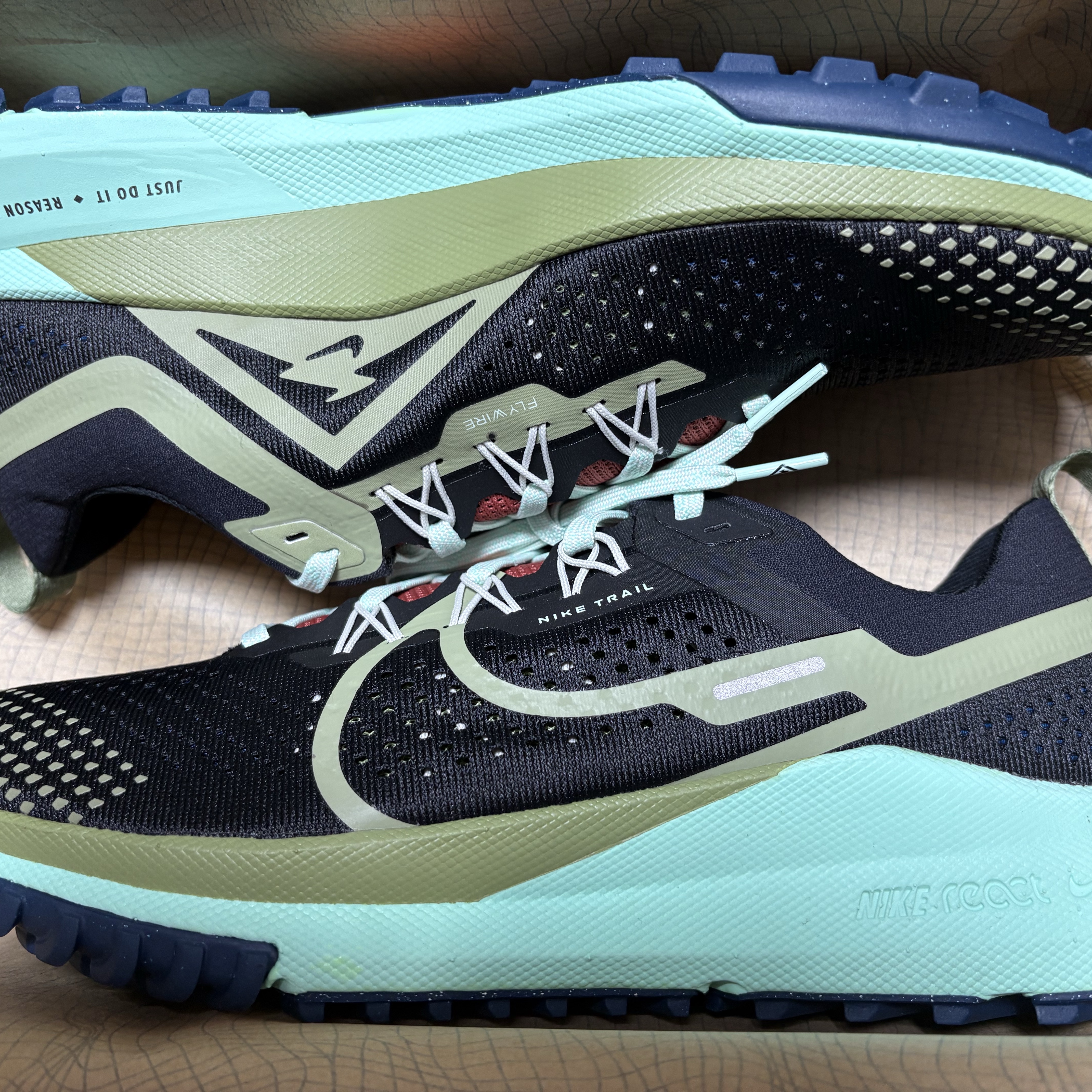 Nike React Pegasus Trail 4 Black Alligator 착용 스타일 - 2