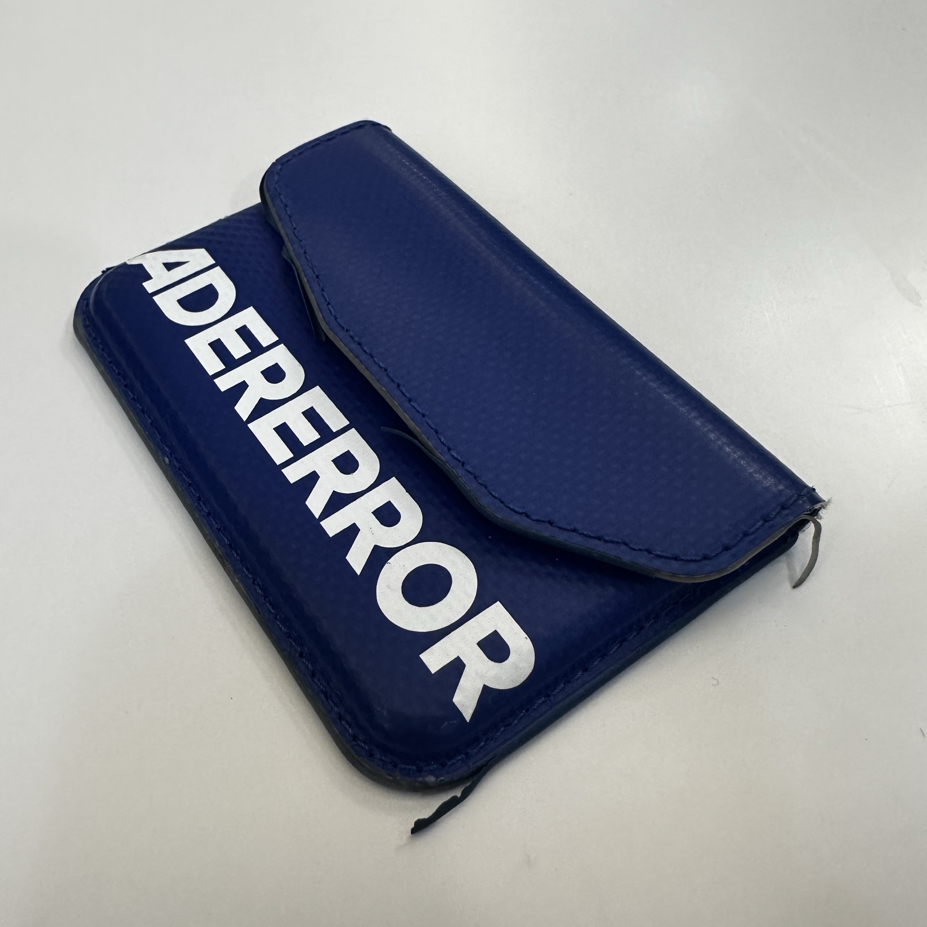 Ader Error Standic Magsafe Wallet Z-Blue 착용 스타일