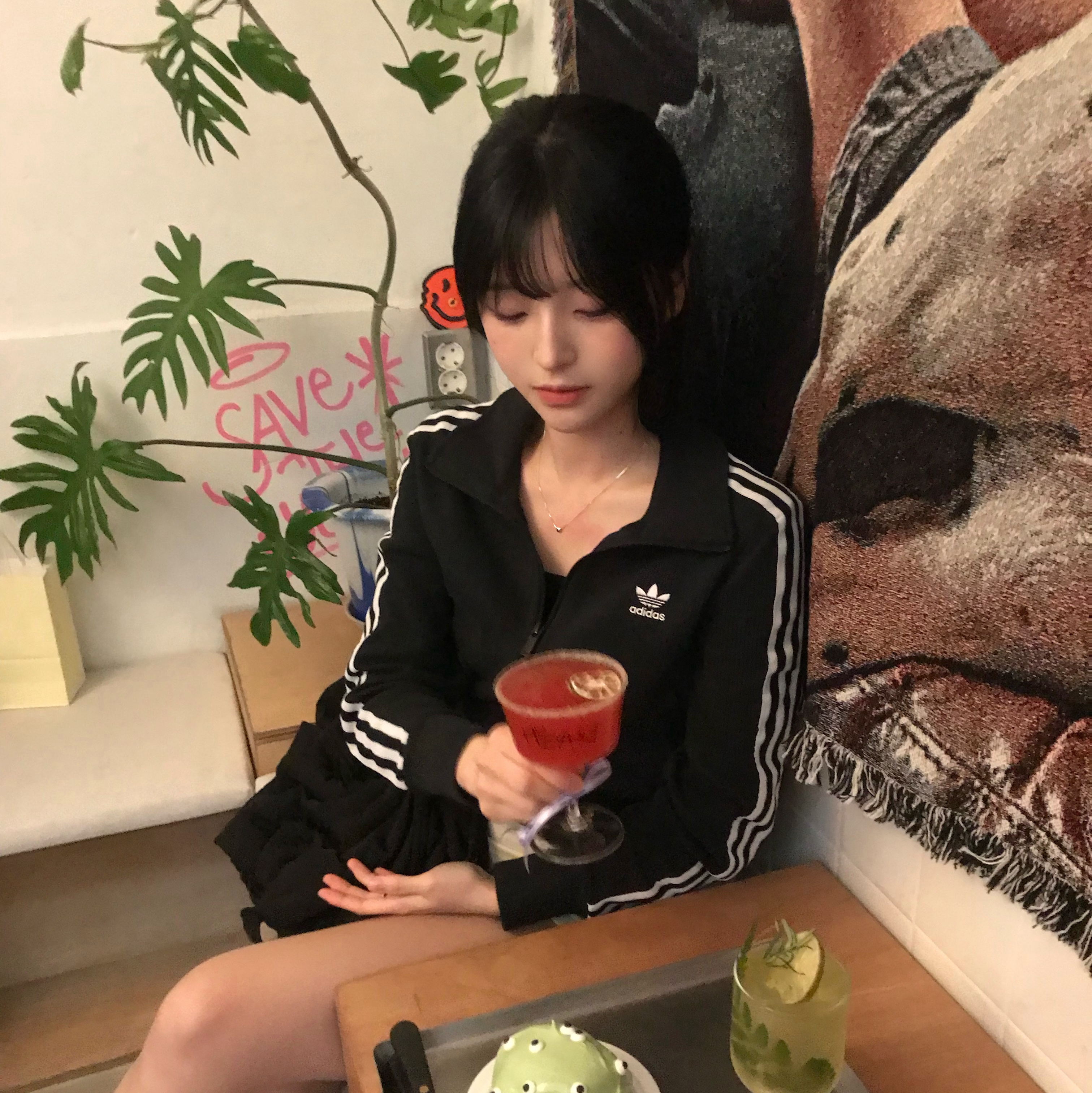 (W) Adidas Adicolor Knit Top Black - KR Sizing, (W) Crocs Classic Platform Clog Black 착용 스타일 - 2