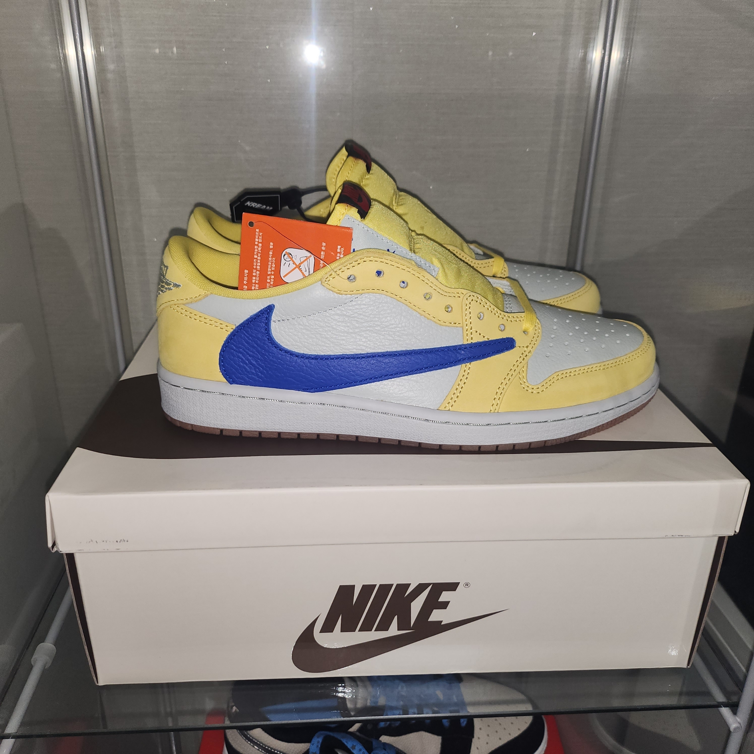 (W) Jordan 1 x Travis Scott Retro Low OG SP Canary 착용 스타일 - 1