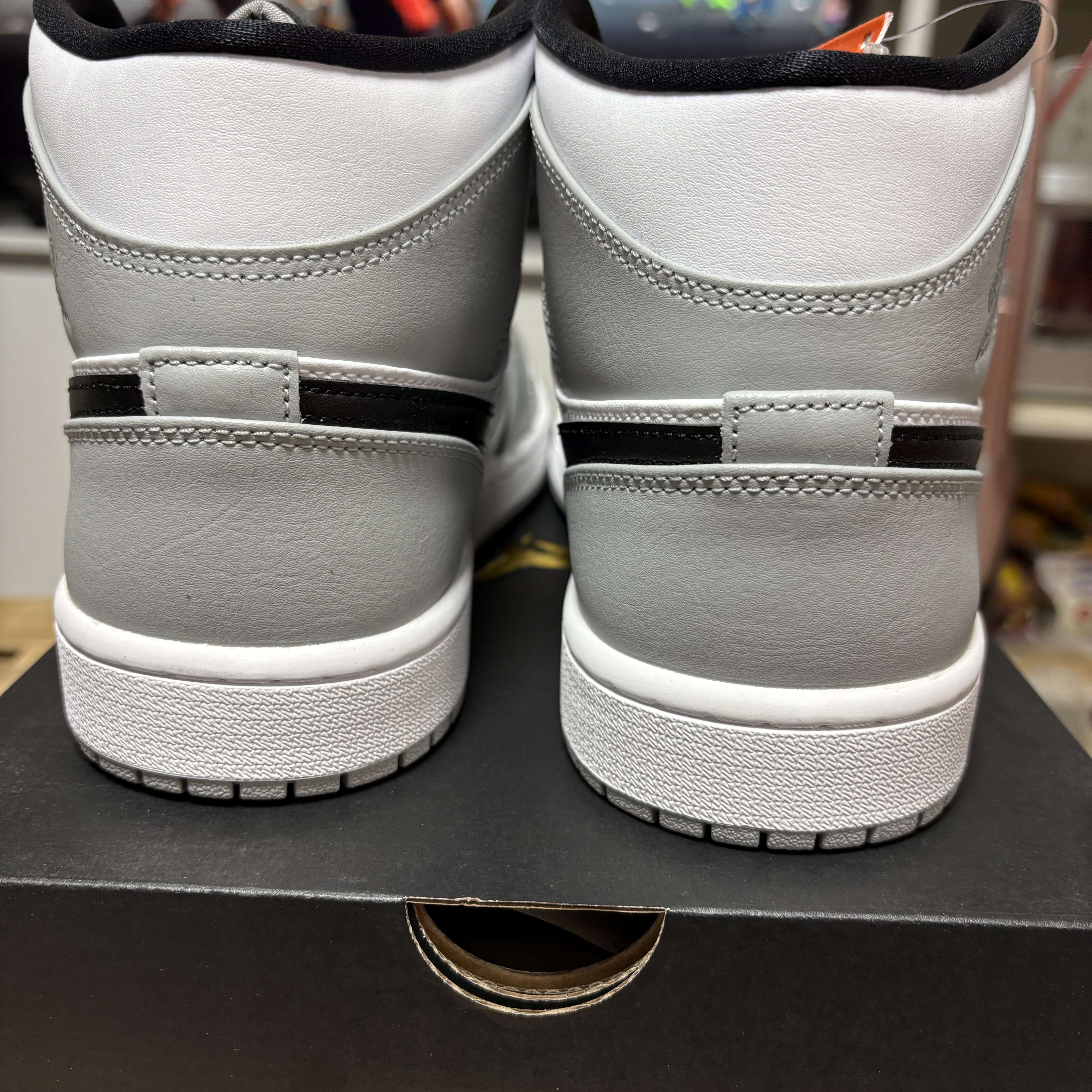 Jordan 1 Mid Light Smoke Grey 착용 스타일 - 4