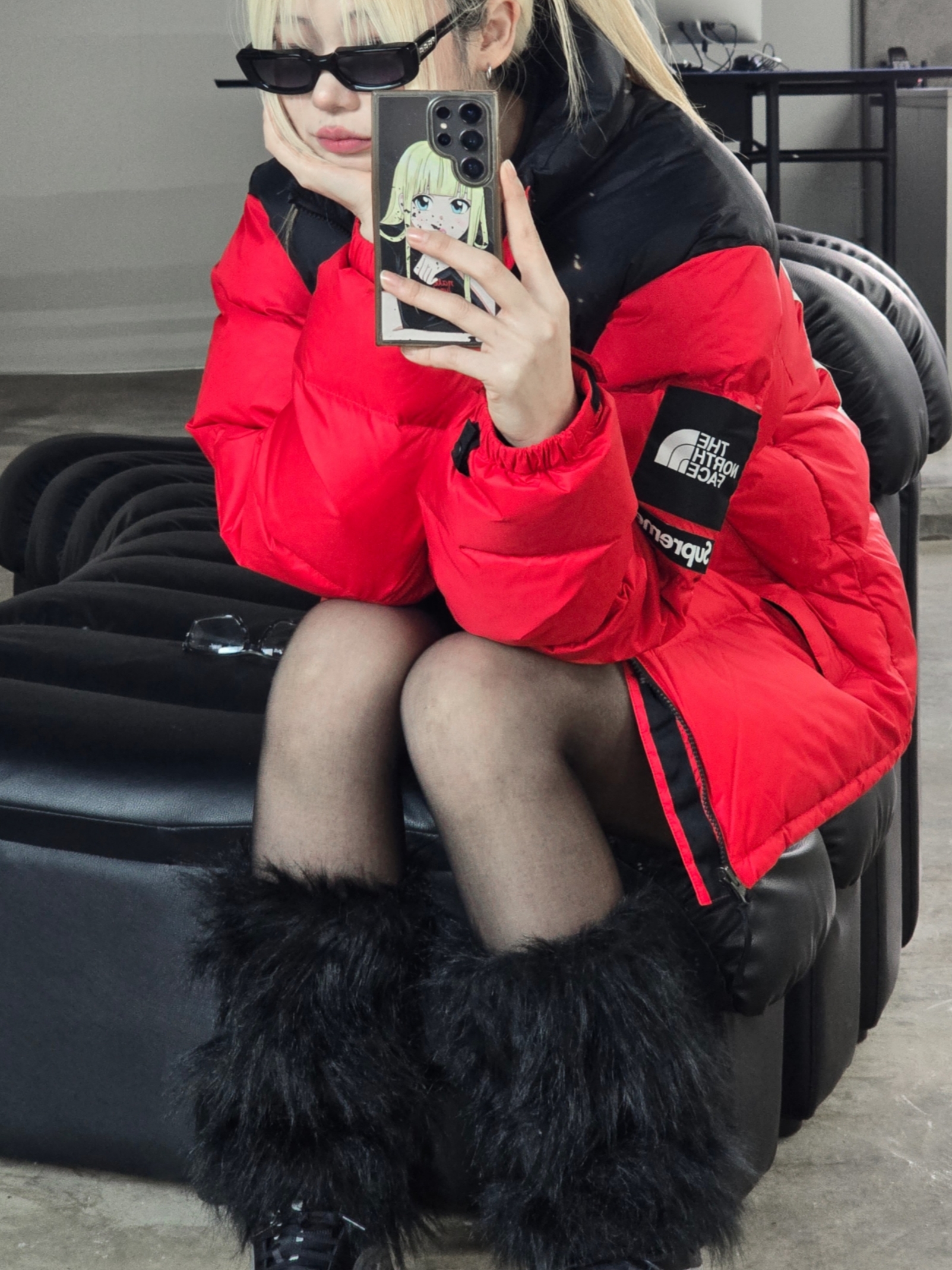 Supreme x The North Face Nuptse Jacket Red - 24FW, Nike Shox R4 Black and Metallic Silver 착용 스타일 - 2
