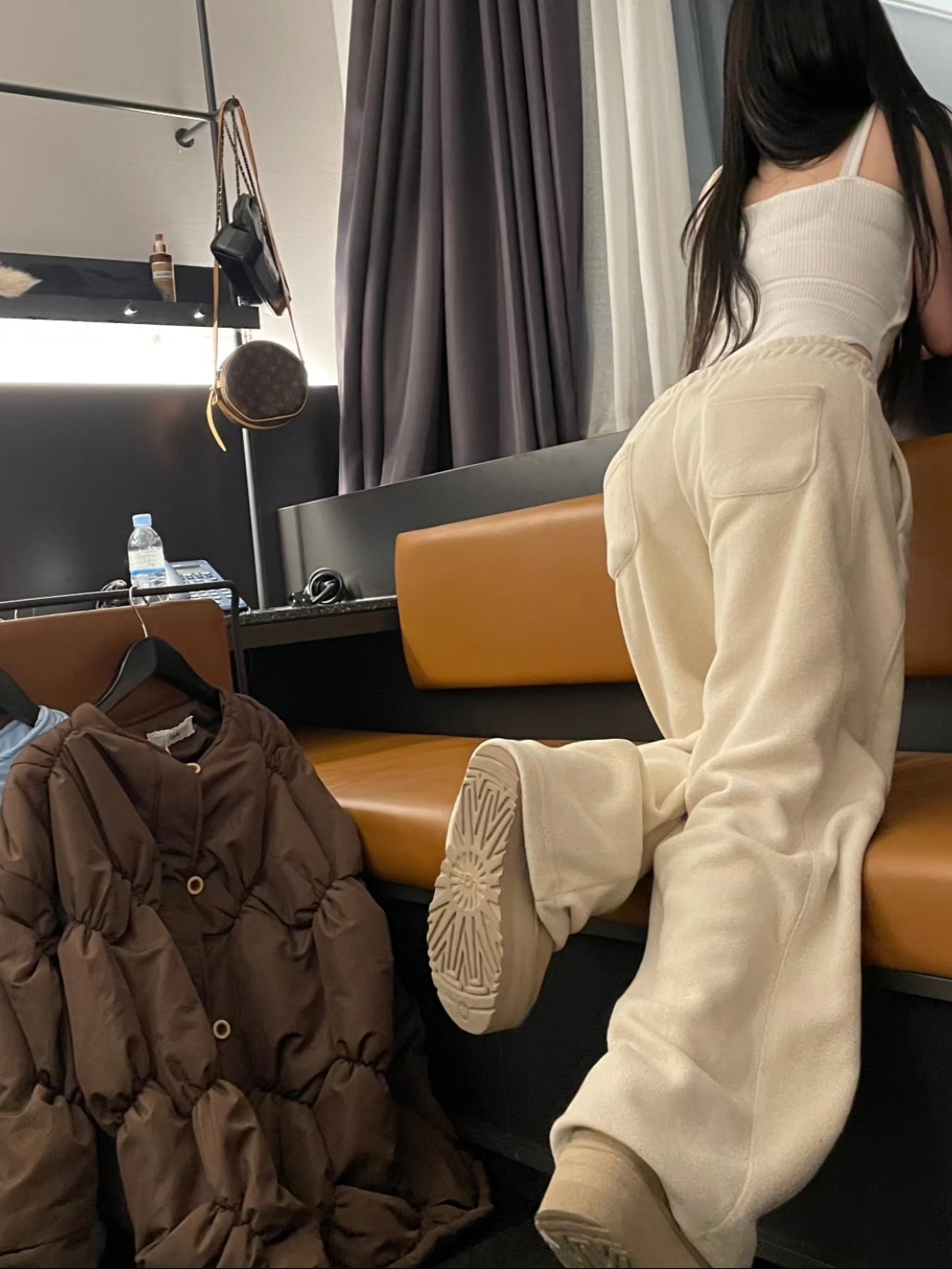 (W) UGG Classic Chillapeak Burnt Cedar 착용 스타일 - 4