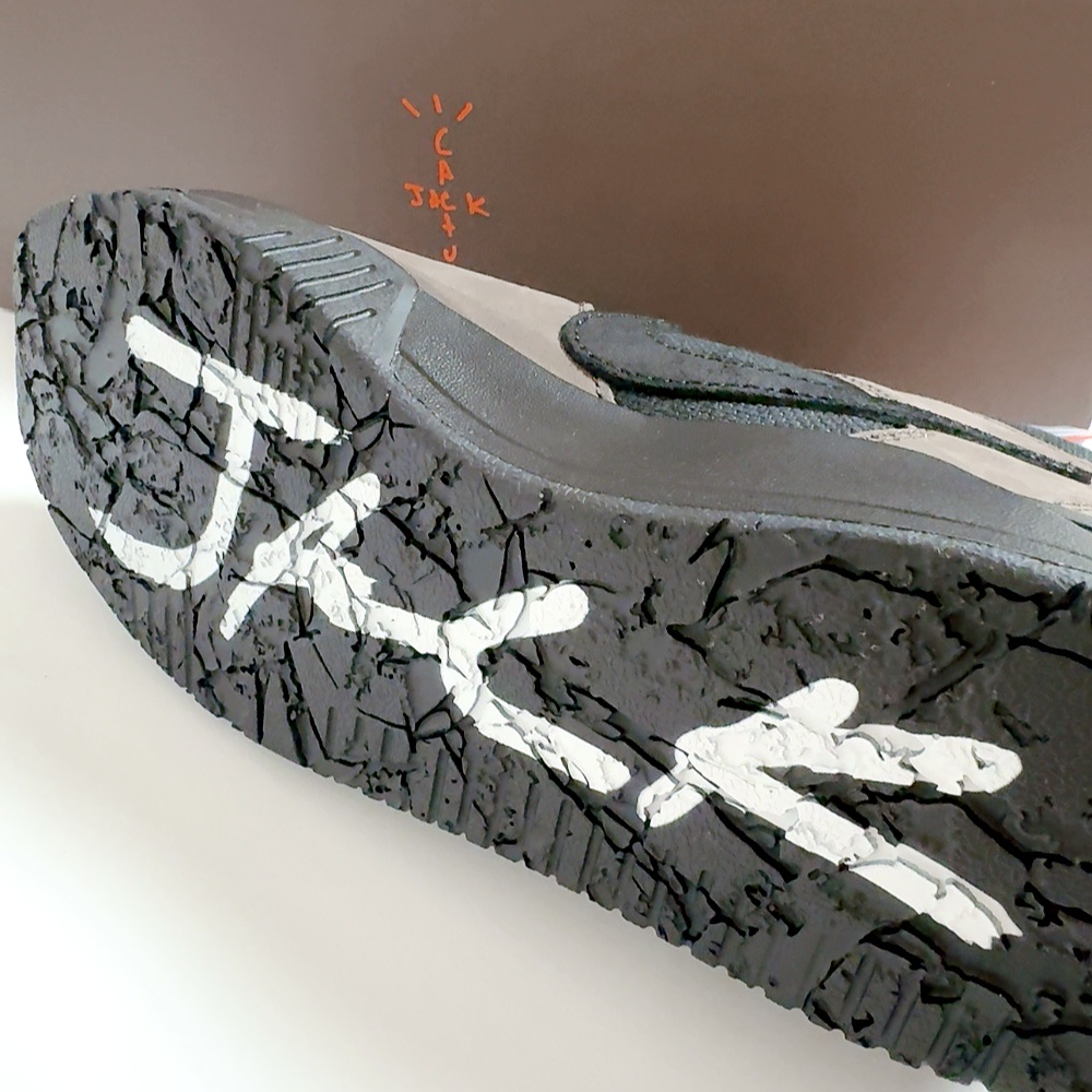 Jordan x Travis Scott Jumpman Jack TR Black and Dark Mocha 착용 스타일 - 4