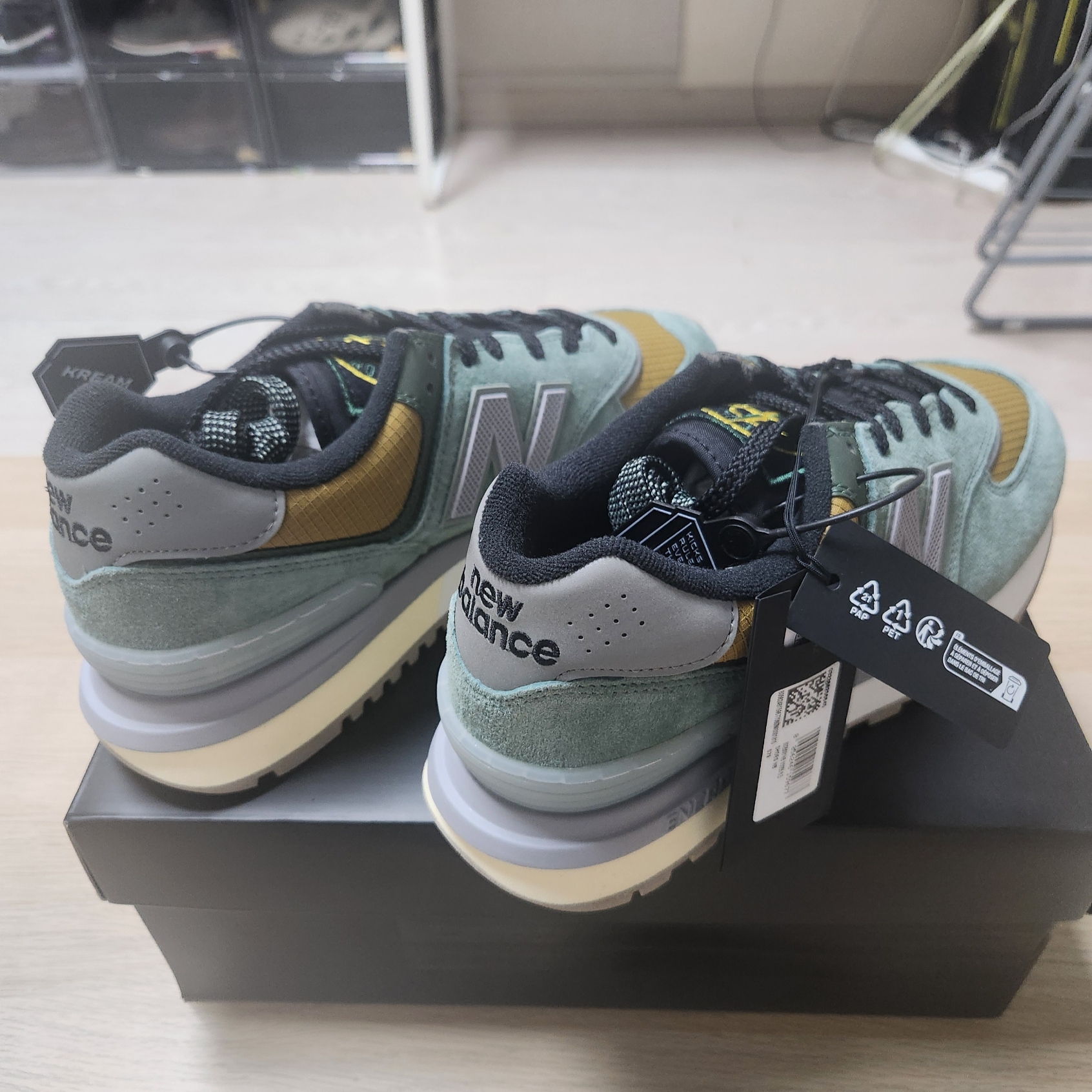 New Balance x Stone Island 574 Legacy Light Green 착용 스타일 - 5