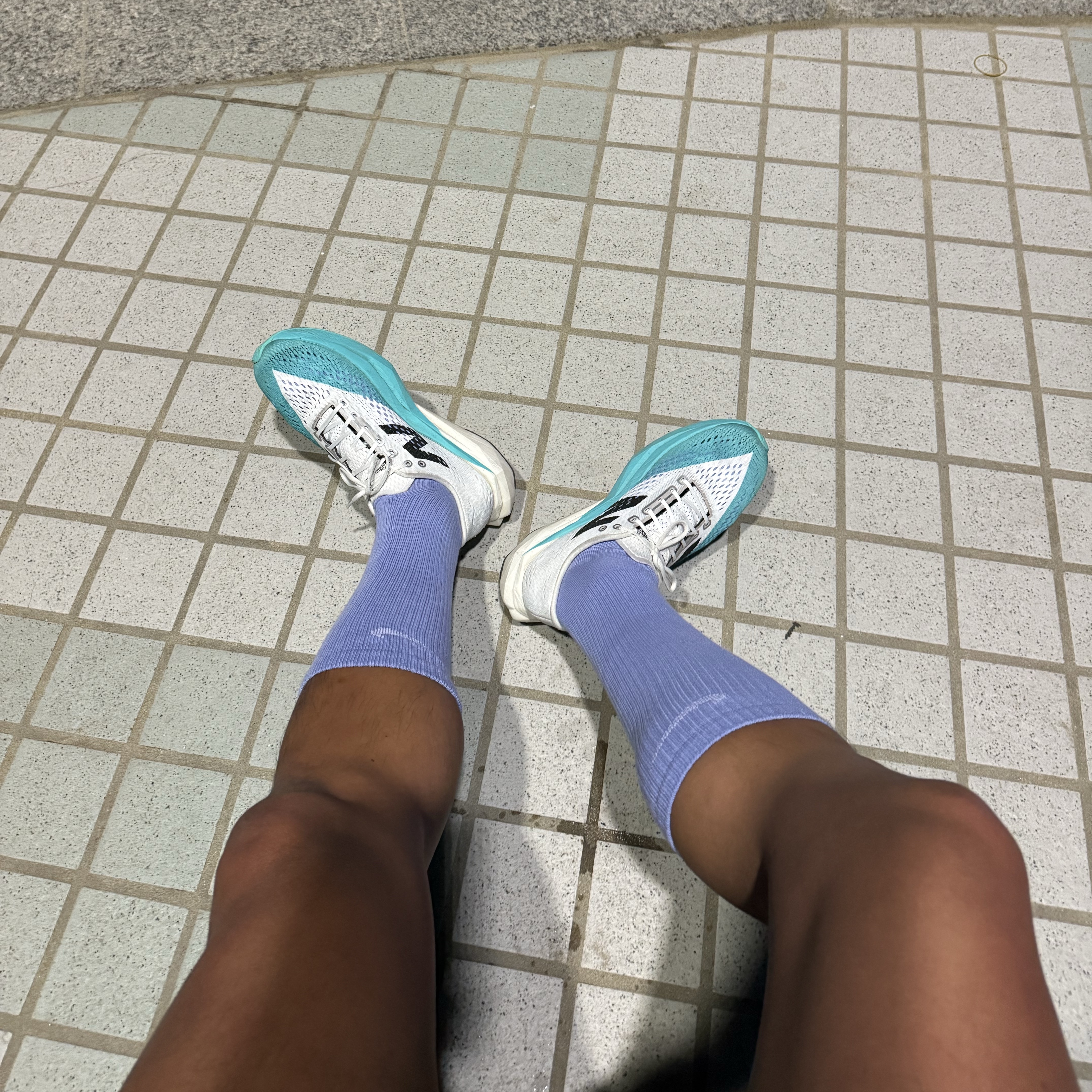New Balance Fuelcell SC Pacer v2 Cyber Jade - D Standard 착용 스타일
