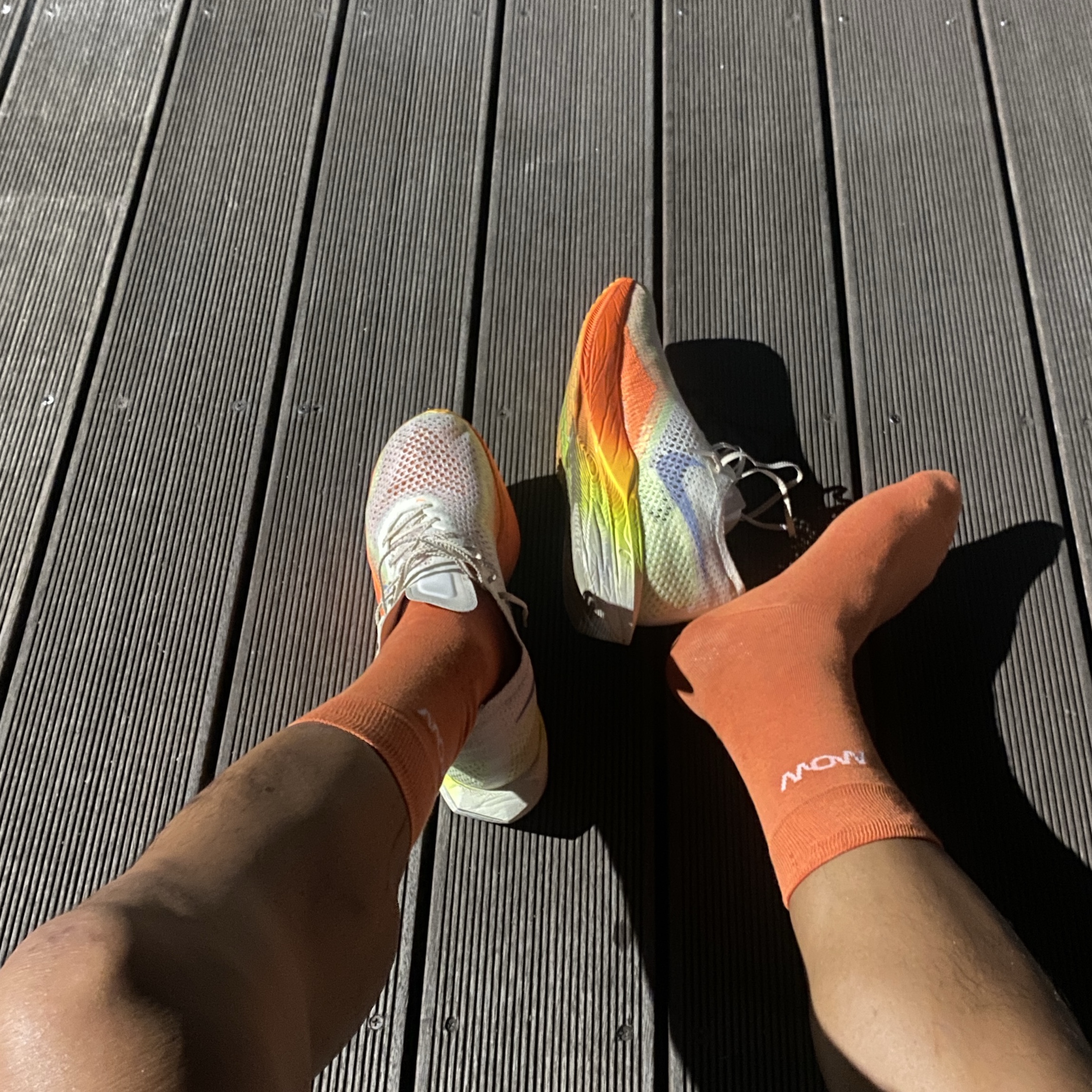 Nike ZoomX Vaporfly Next% 3 Sail Cobalt Bliss Total Orange 착용 스타일