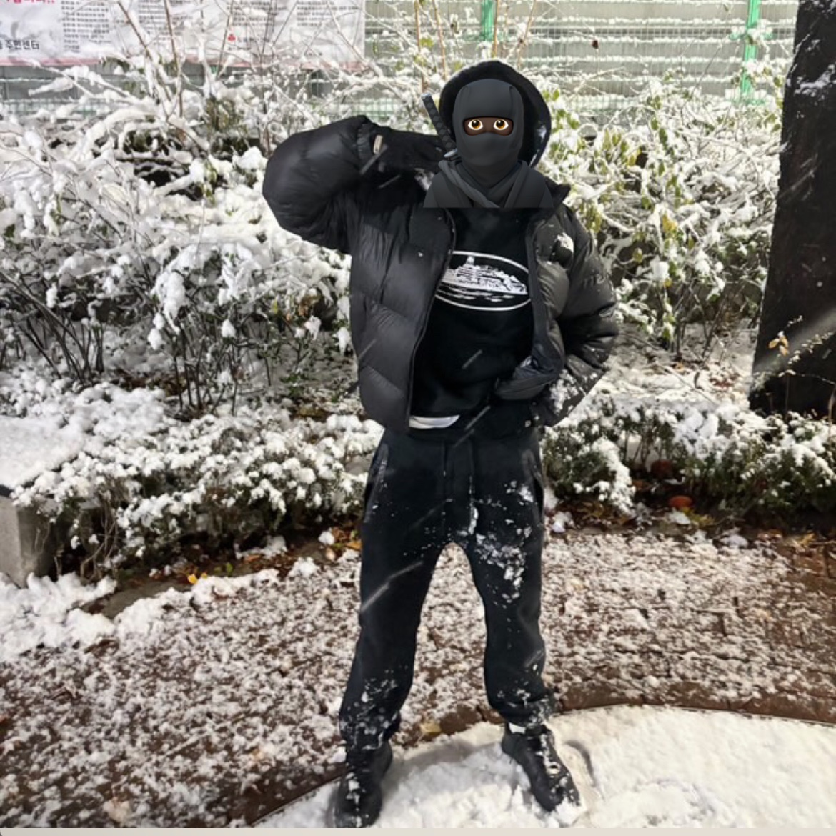 Corteiz Alcatraz Hoodie 2024 Black, Nike Air Force 1 '07 Low Triple Black 착용 스타일 - 1