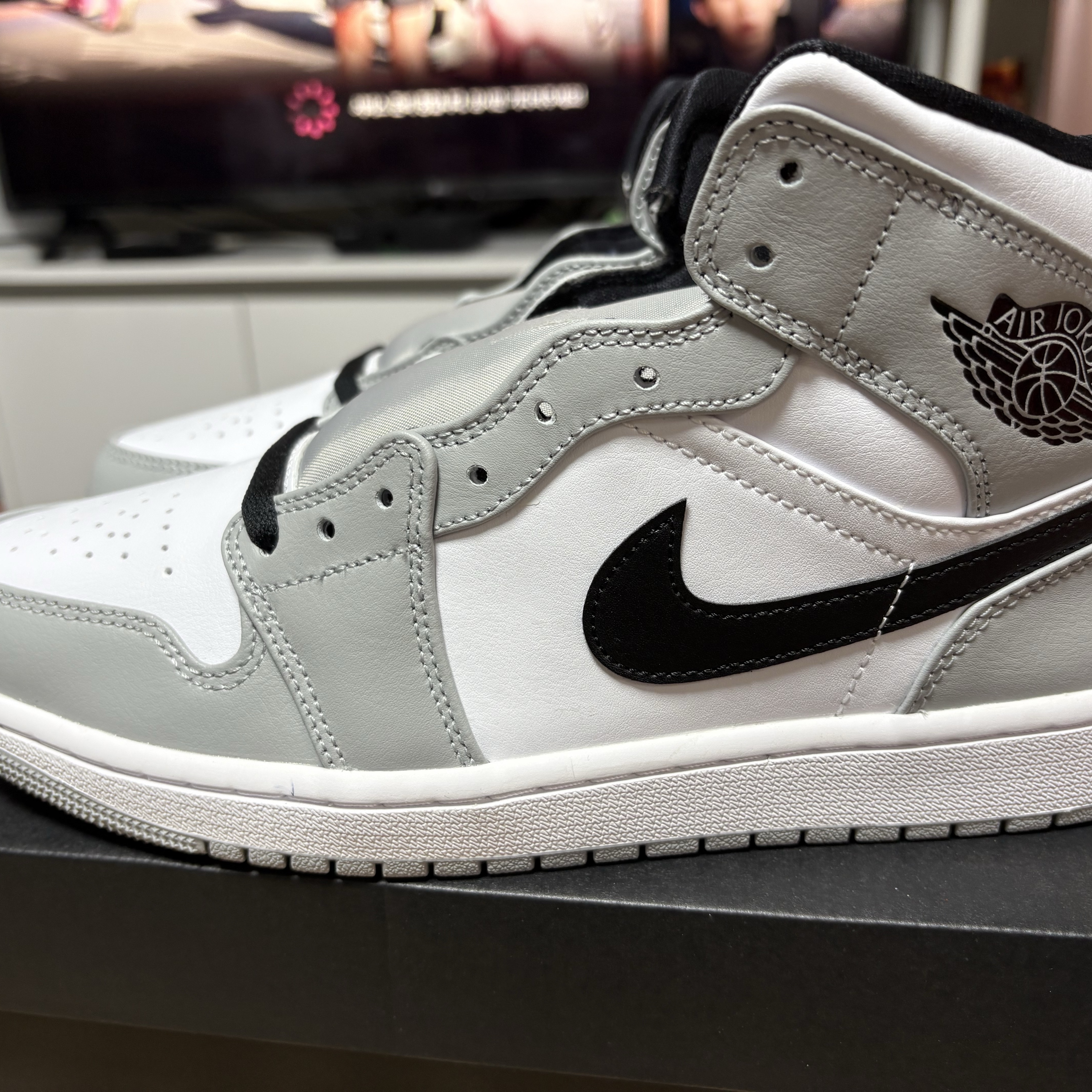Jordan 1 Mid Light Smoke Grey 착용 스타일 - 1
