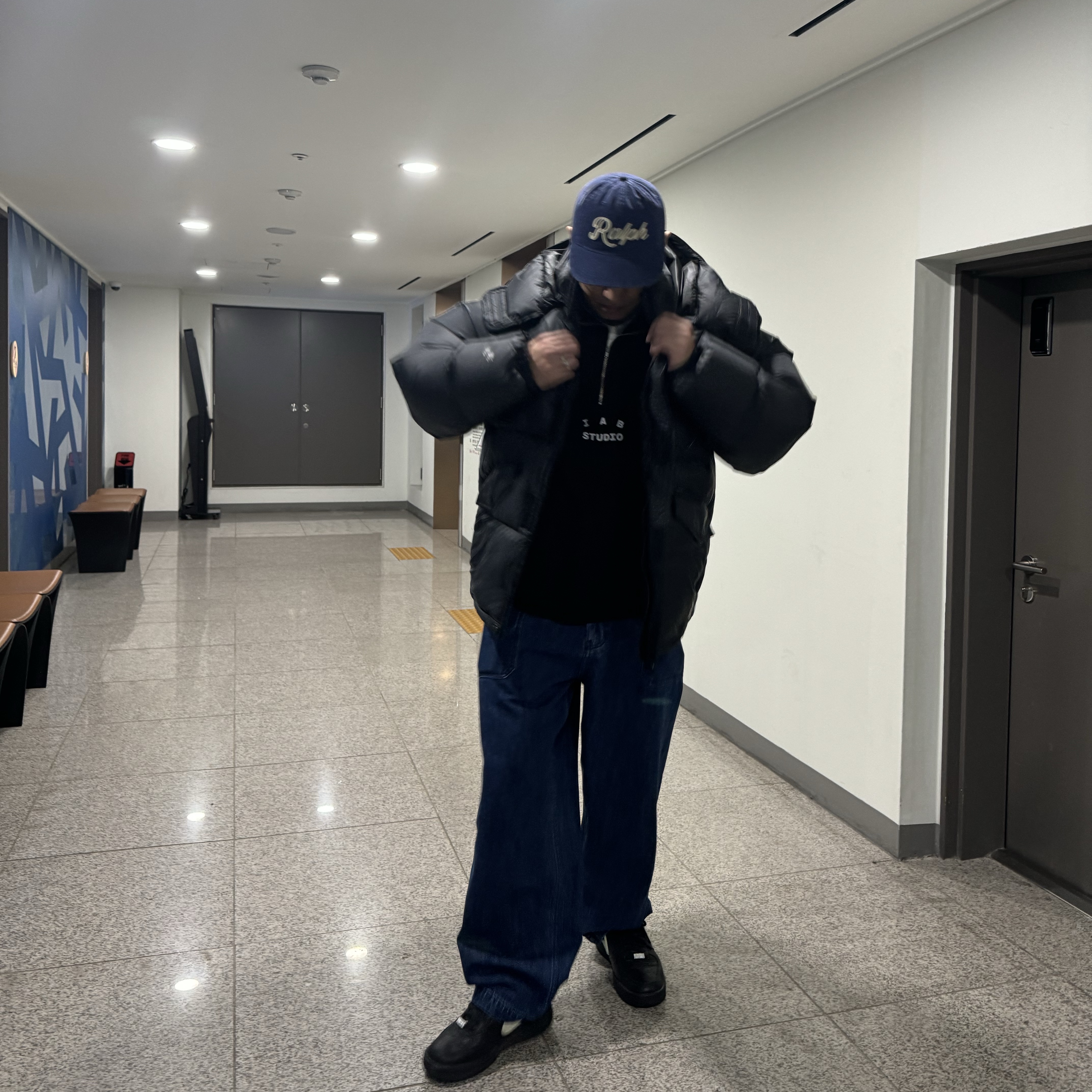 Supreme 700-Fill Down Lightweight Puffer Jacket Black - 24FW, Nike x Ambush Air Force 1 Low SP Black 착용 스타일 - 2