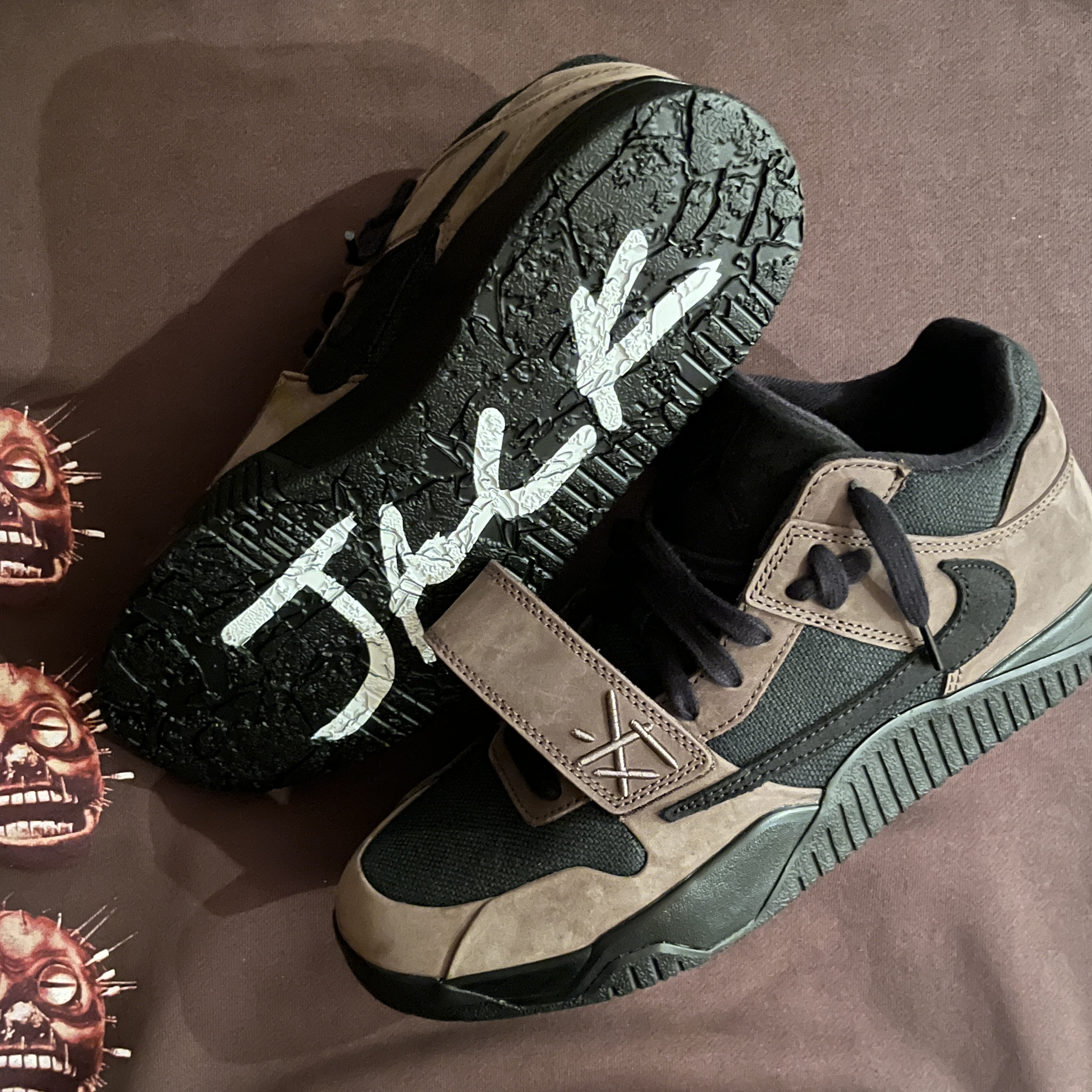 Jordan x Travis Scott Jumpman Jack TR Black and Dark Mocha 착용 스타일 - 4