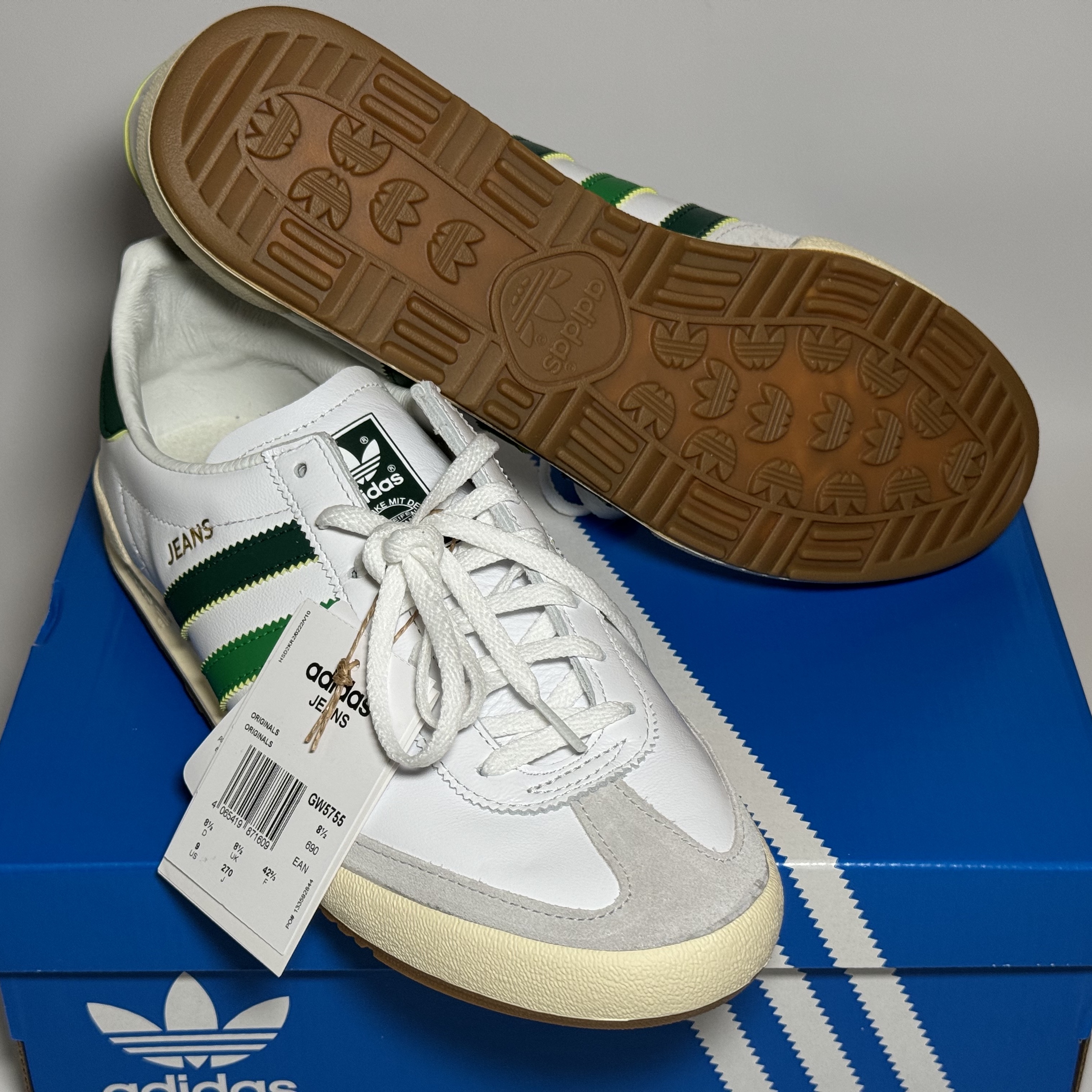 Adidas Originals Jeans Cloud White Collegiate Green 착용 스타일 - 3