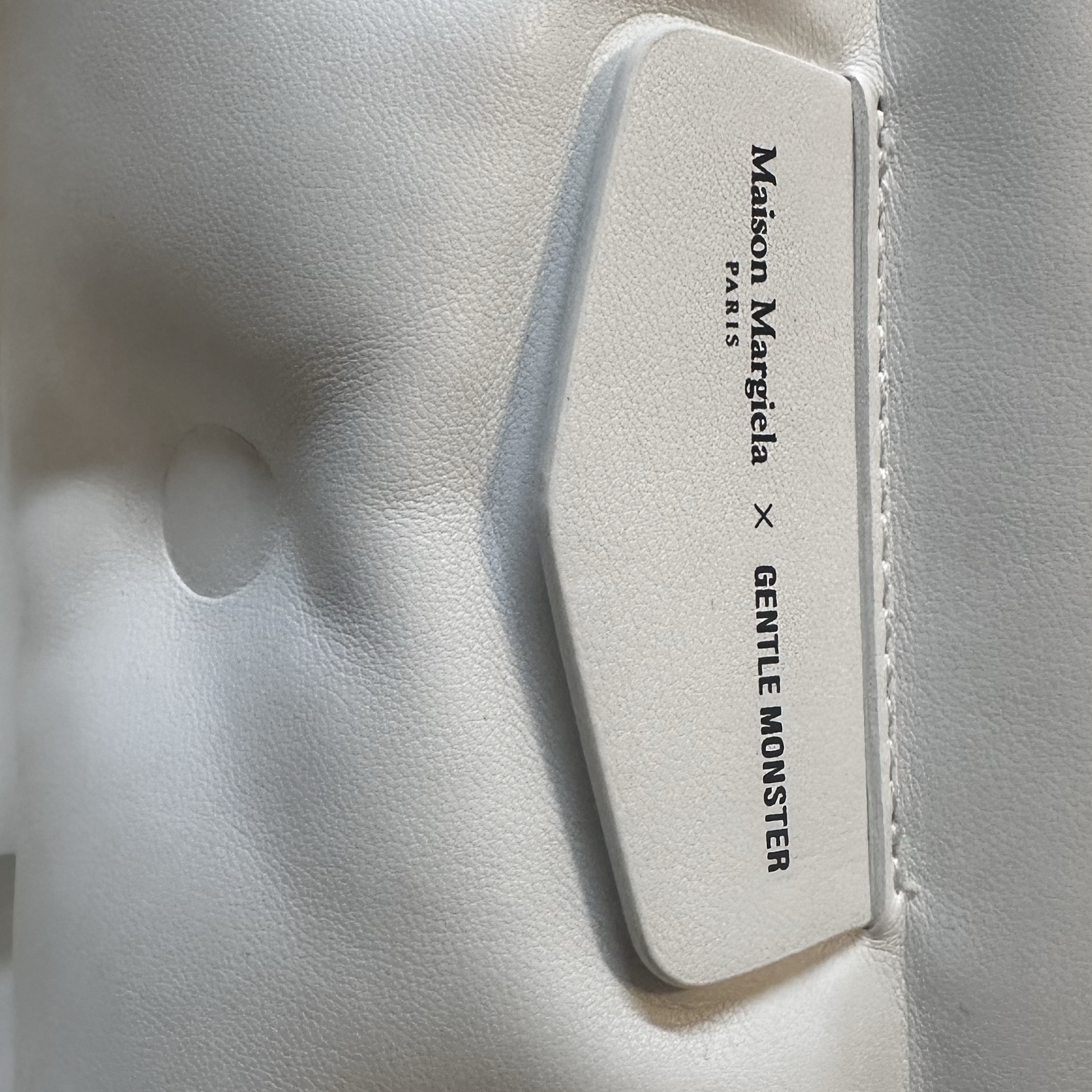 Gentle Monster x Maison Margiela MM009 Clear Black Gradient 착용 스타일 - 4