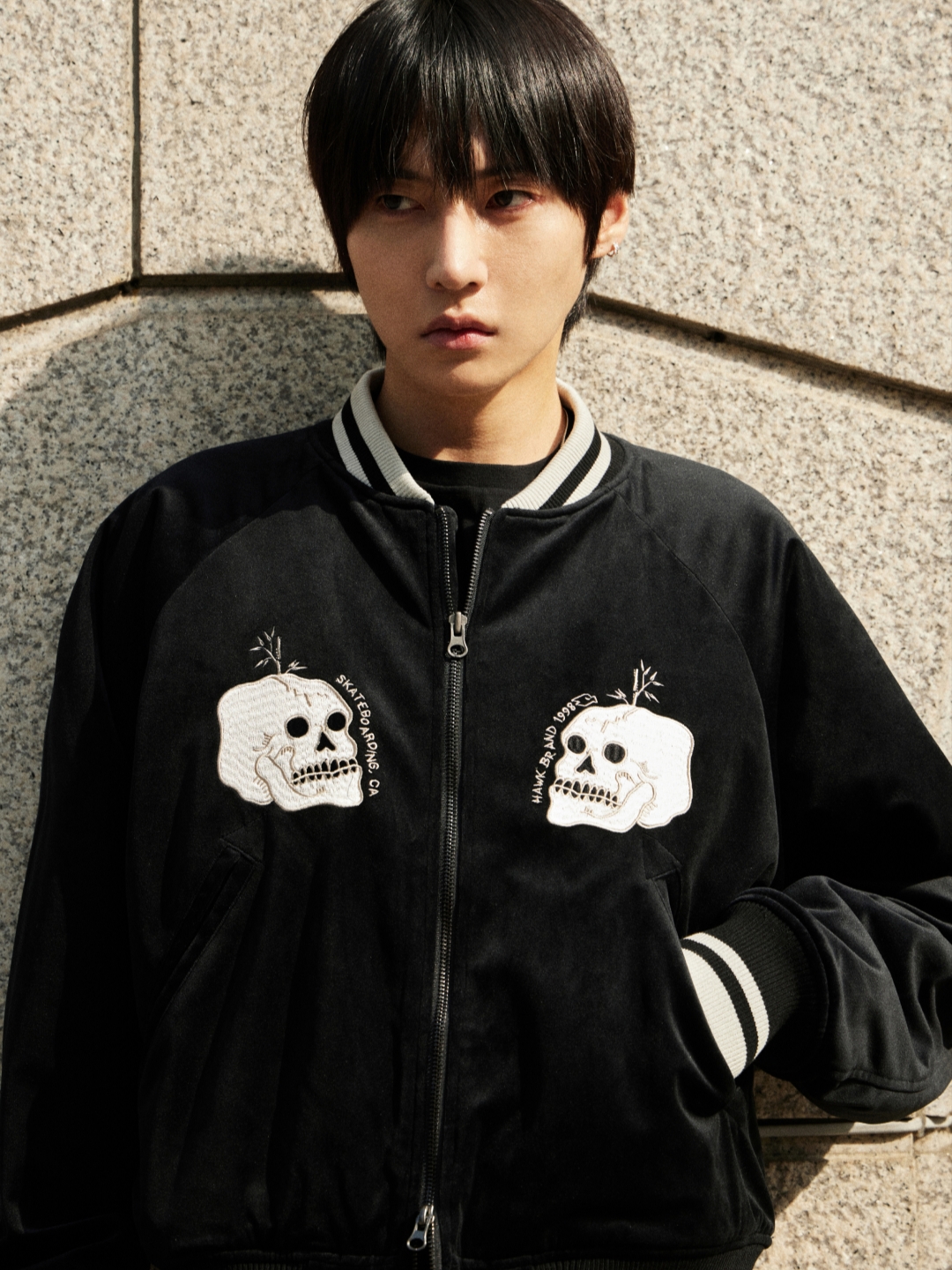 TONY HAWK Tony-Bee Velour Souvenir Jacket 착용 스타일 - 2