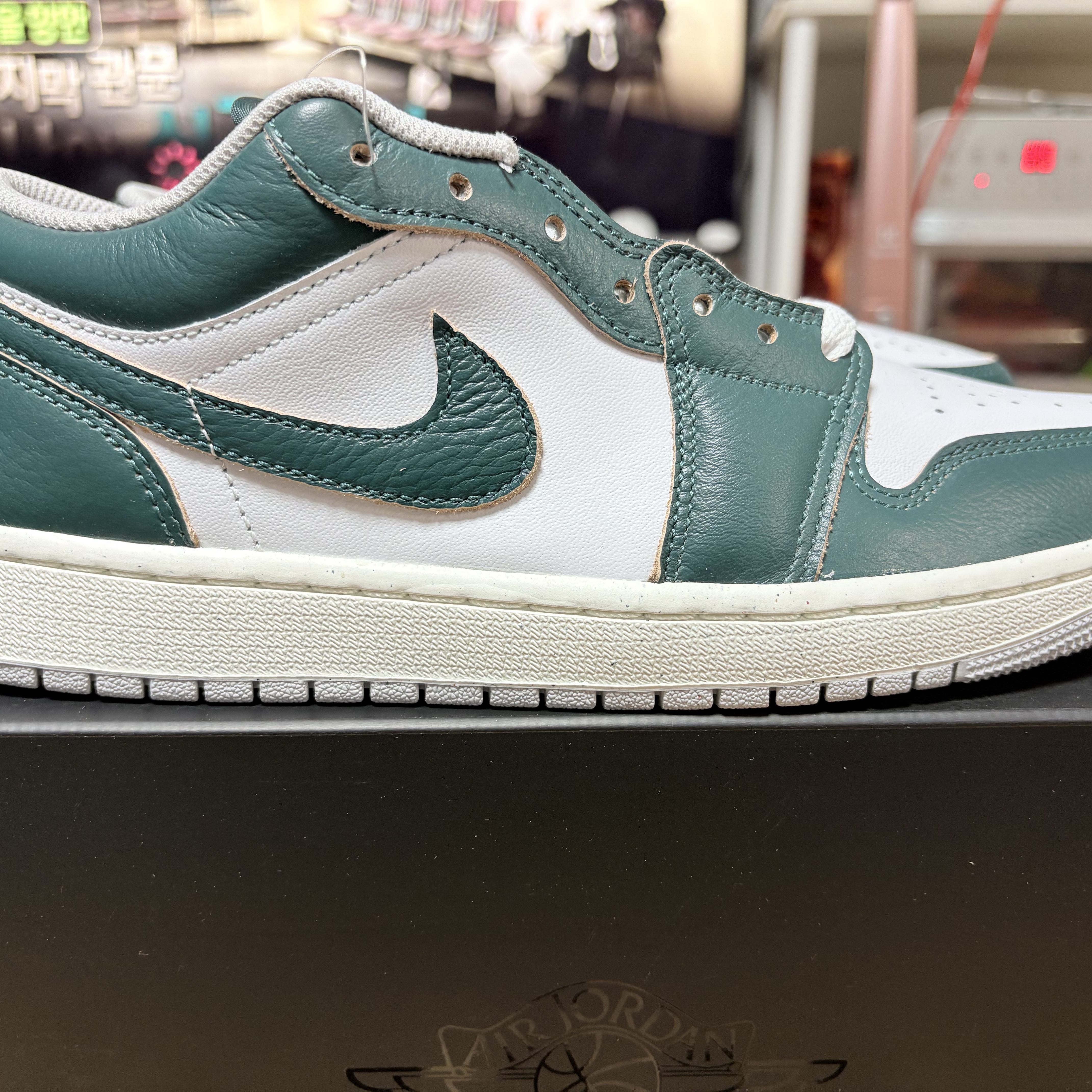 Jordan 1 Low SE Oxidized Green White 착용 스타일 - 3