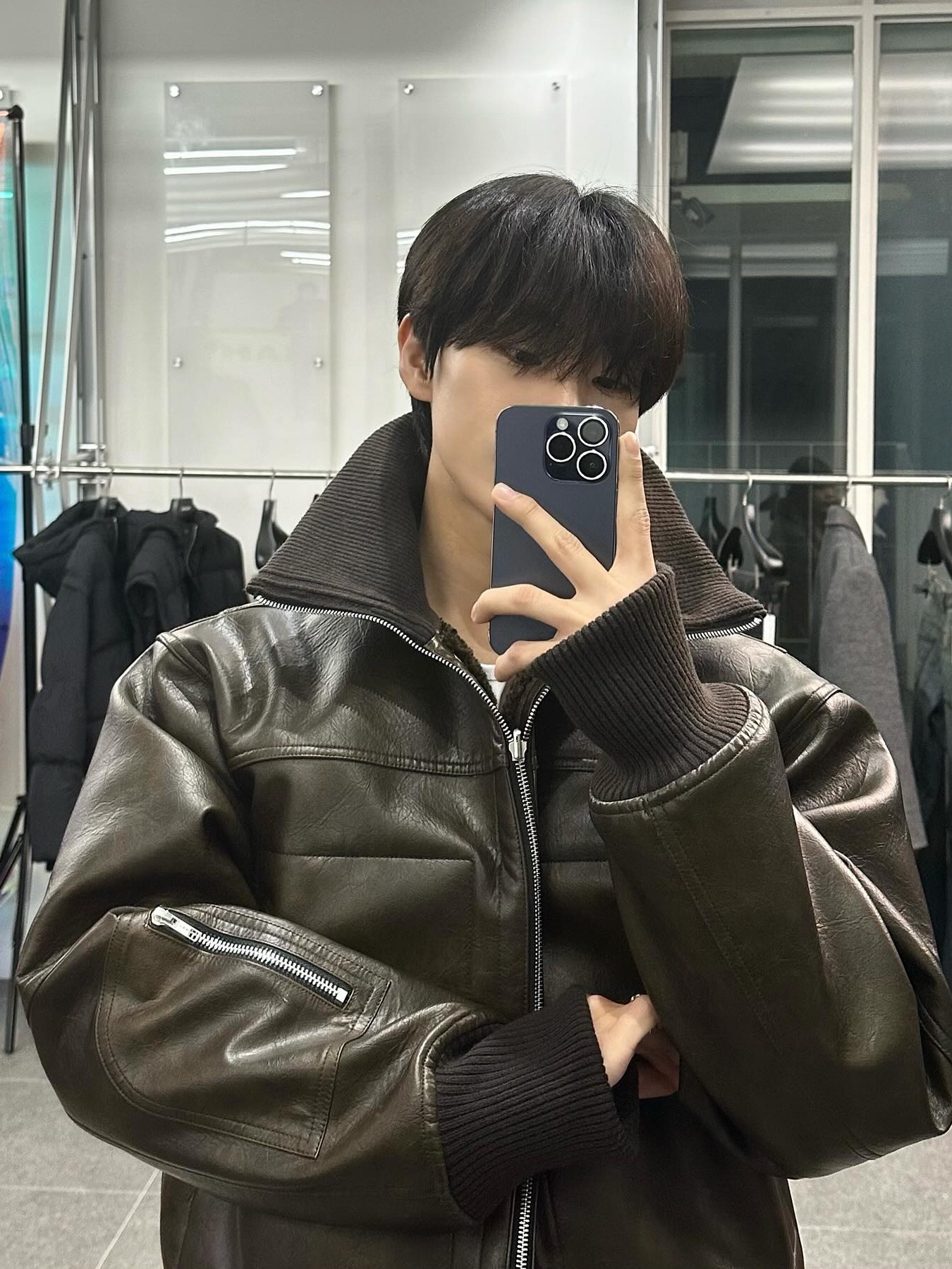Haleine Highneck Reversible Faux Shearling Blouson Brown (VJ424), Haleine Highneck Reversible Faux Shearling Blouson Black (VJ423) 착용 스타일