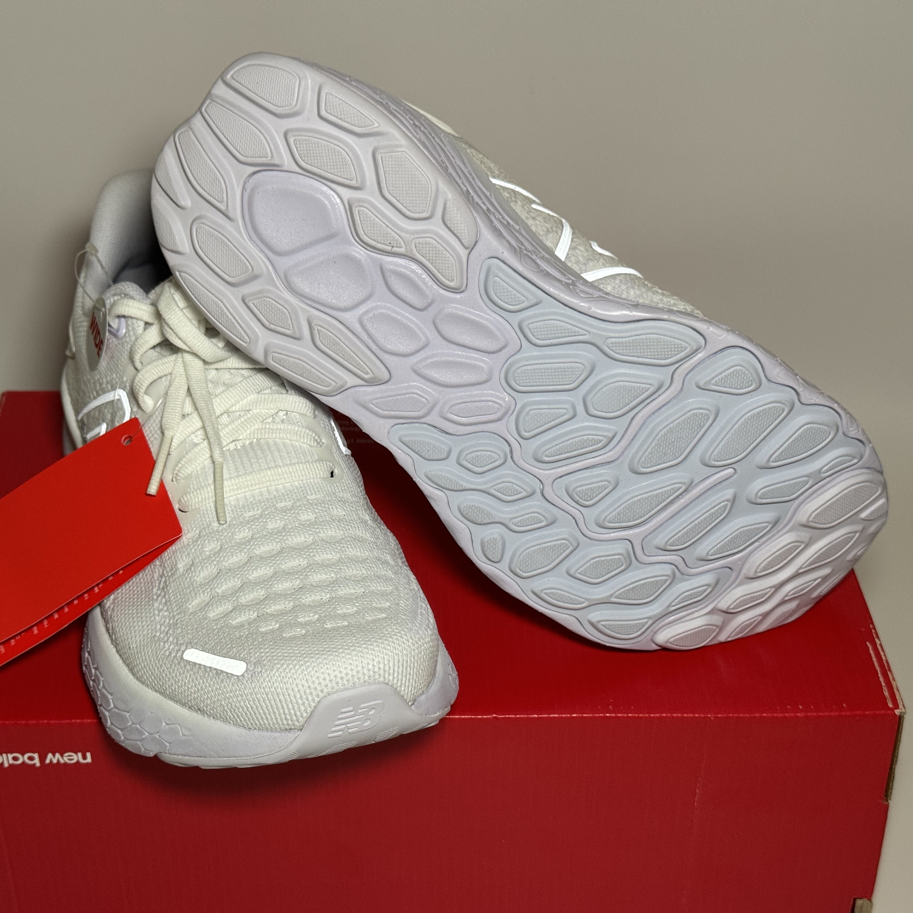 (W) New Balance Fresh Foam X 1080v12 White - 2E Extra Wide 착용 스타일 - 3