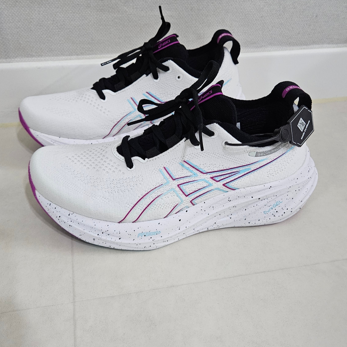 (W) Asics Gel-Nimbus 26 White Soothing Sea 착용 스타일