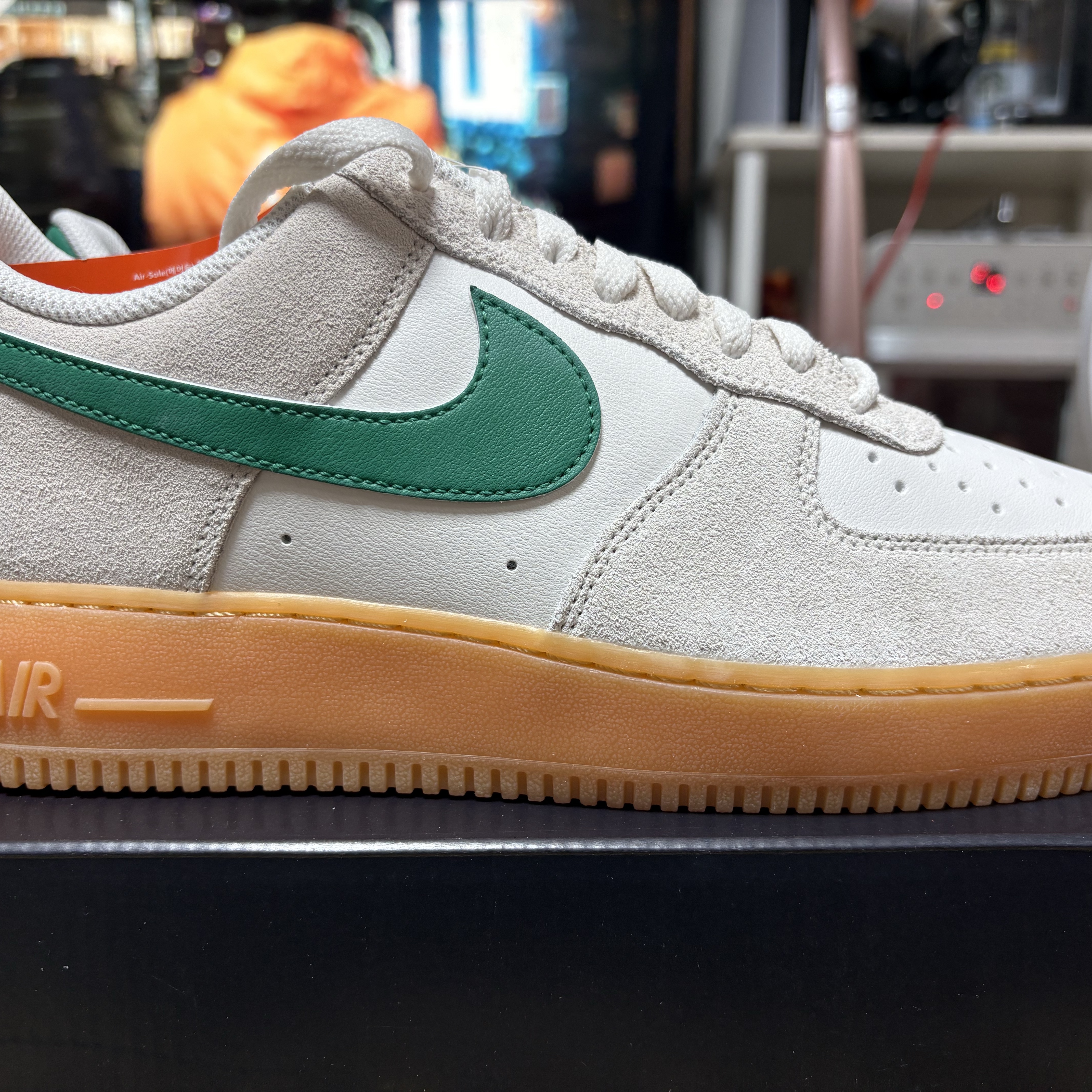 Nike Air Force 1 '07 LV8 Phantom Malachite 착용 스타일 - 3