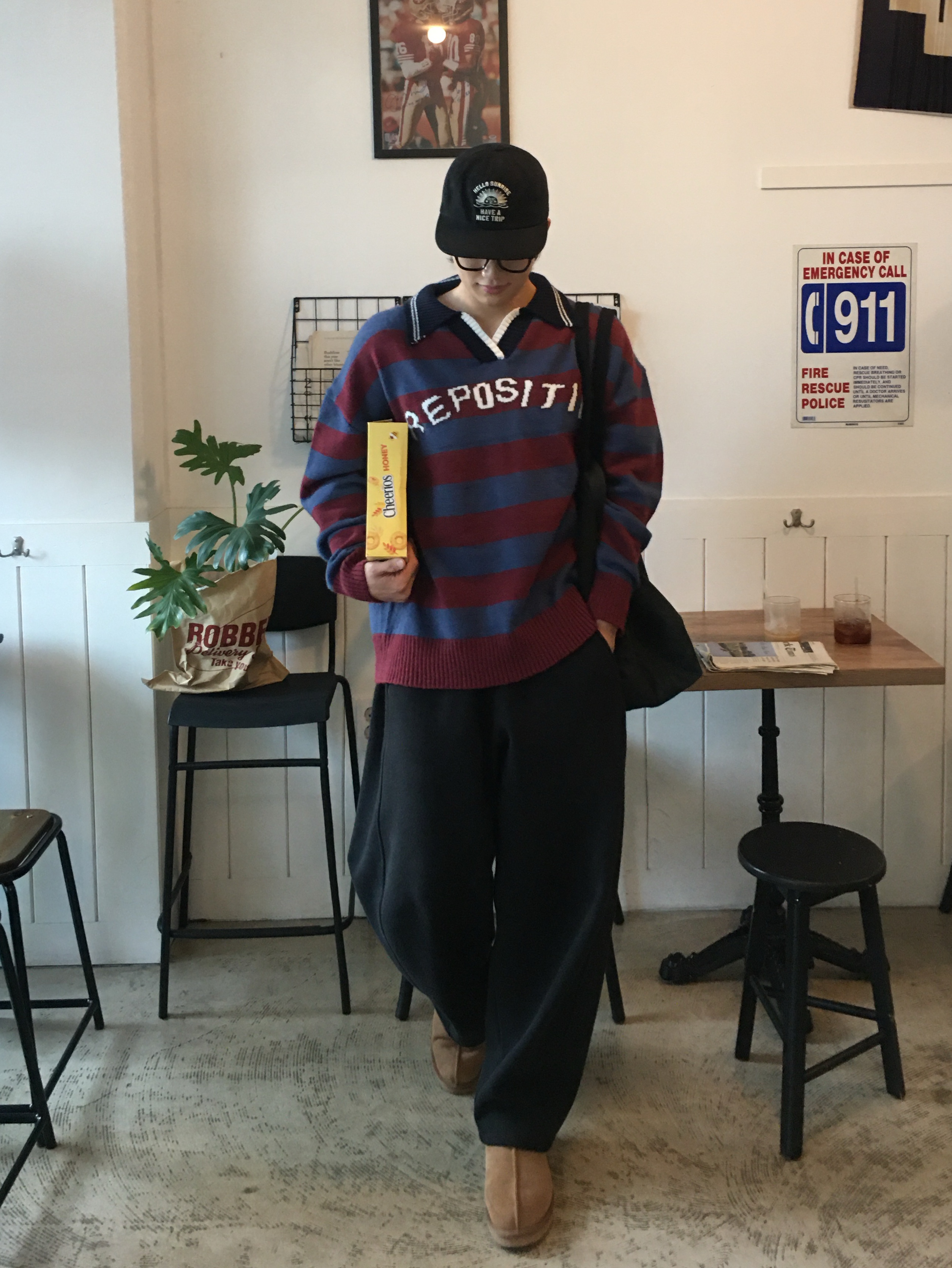 Hello Sunrise VTG Arch Logo Relaxed Fit Cap Black, Stussy Canvas Extra Large Tote Bag Washed Black 착용 스타일 - 3