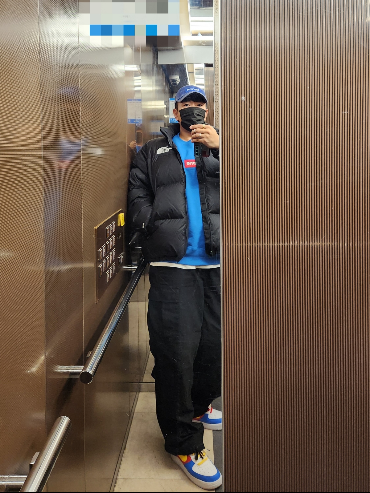 Supreme Coated Denim Camp Cap Royal - 24SS, Supreme x The North Face Nuptse Jacket Black - 24FW 착용 스타일 - 1