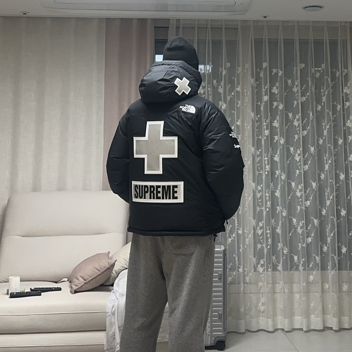 Supreme x The North Face Summit Series Rescue Baltoro Jacket Black - 22SS 착용 스타일