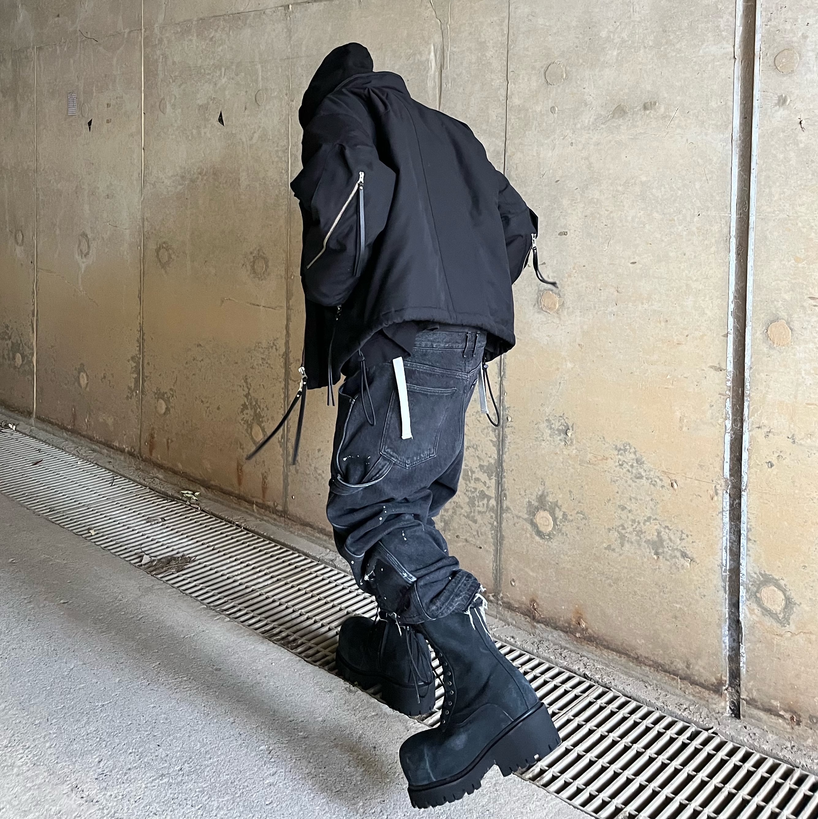 Wapworks Work Double Knee Carpenter Pants, Balenciaga Stomper Bootie Black 착용 스타일 - 3